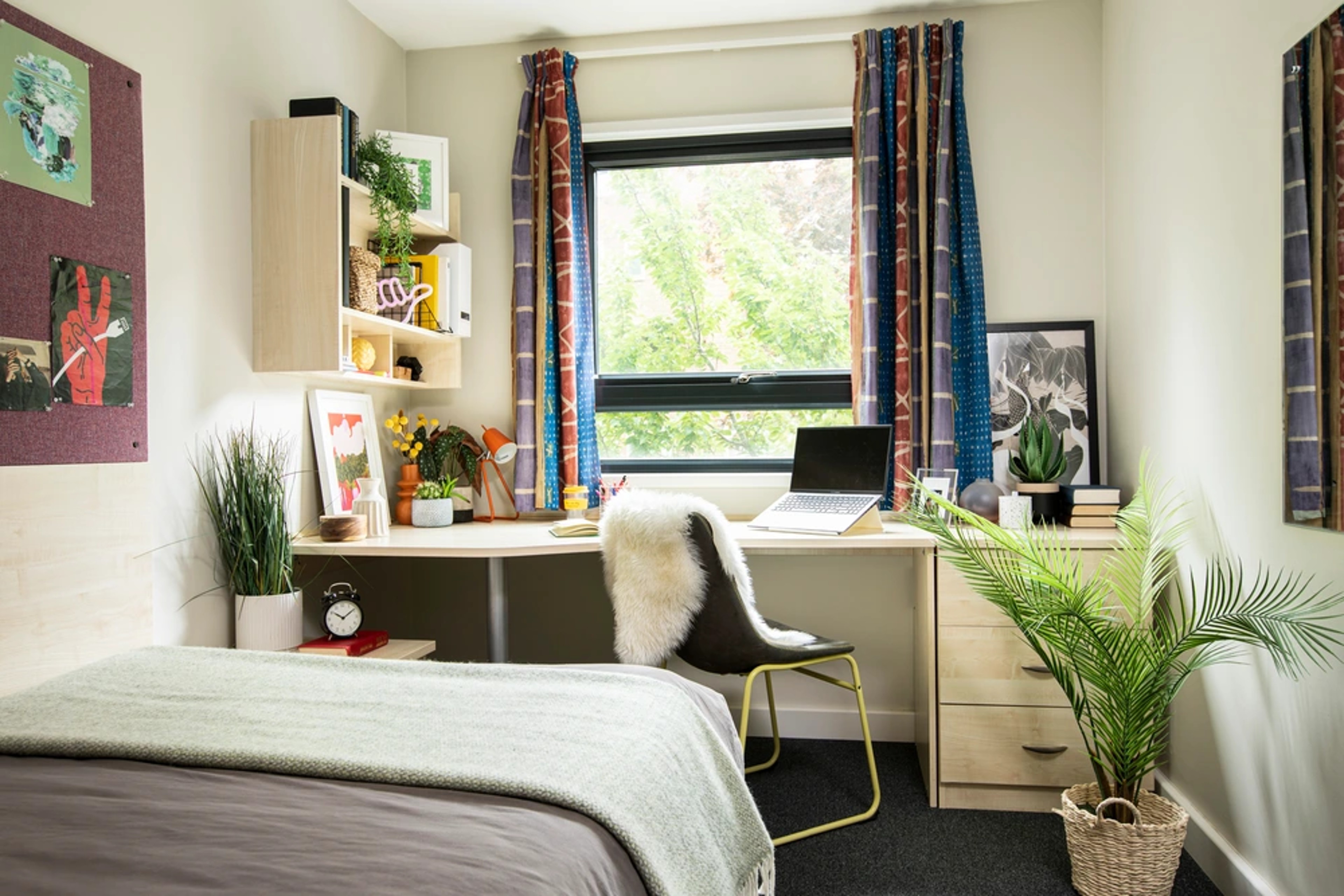 Study space in a Ensuite room