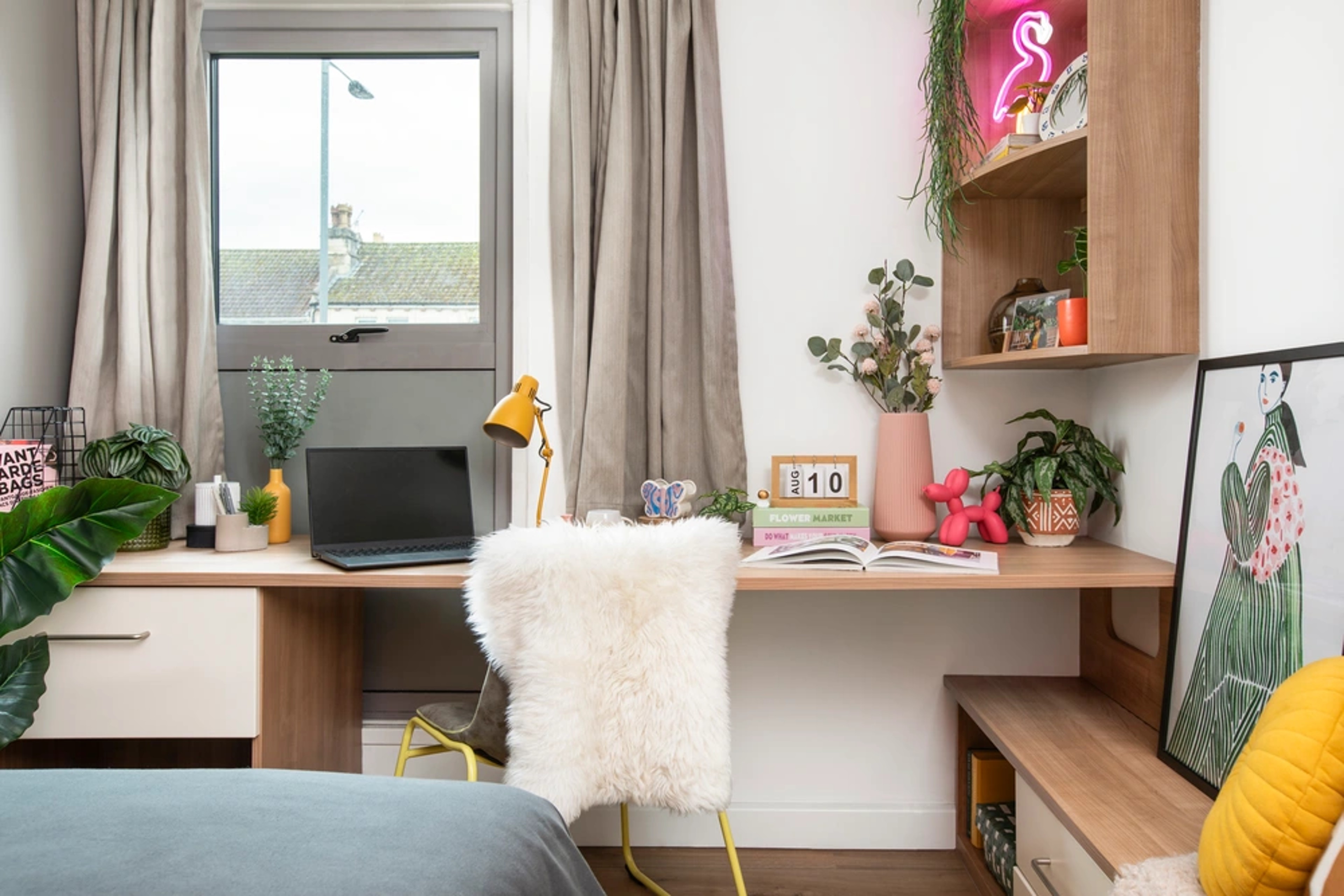 Study space in an En-suite room