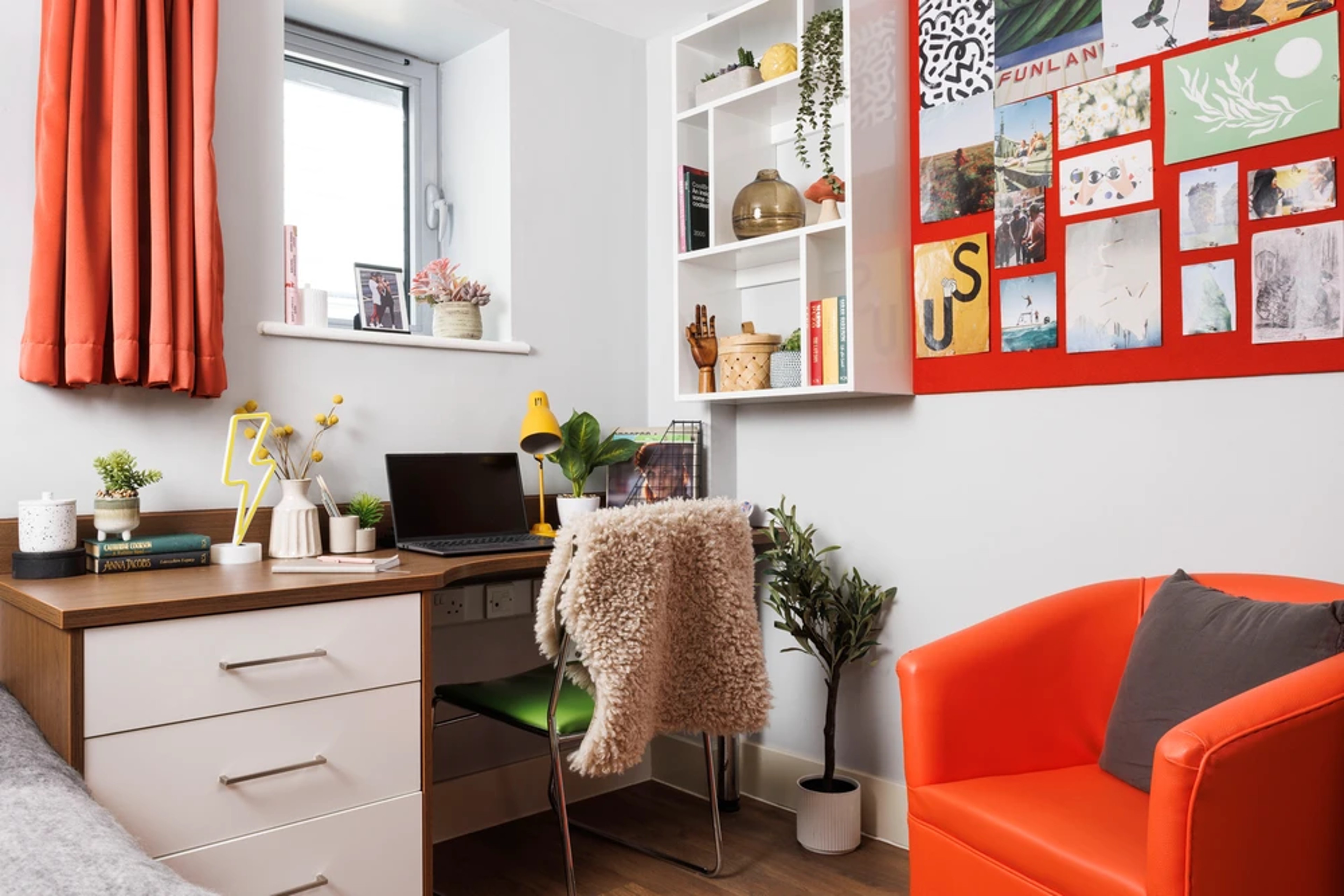 Desk in a Accessible Studio