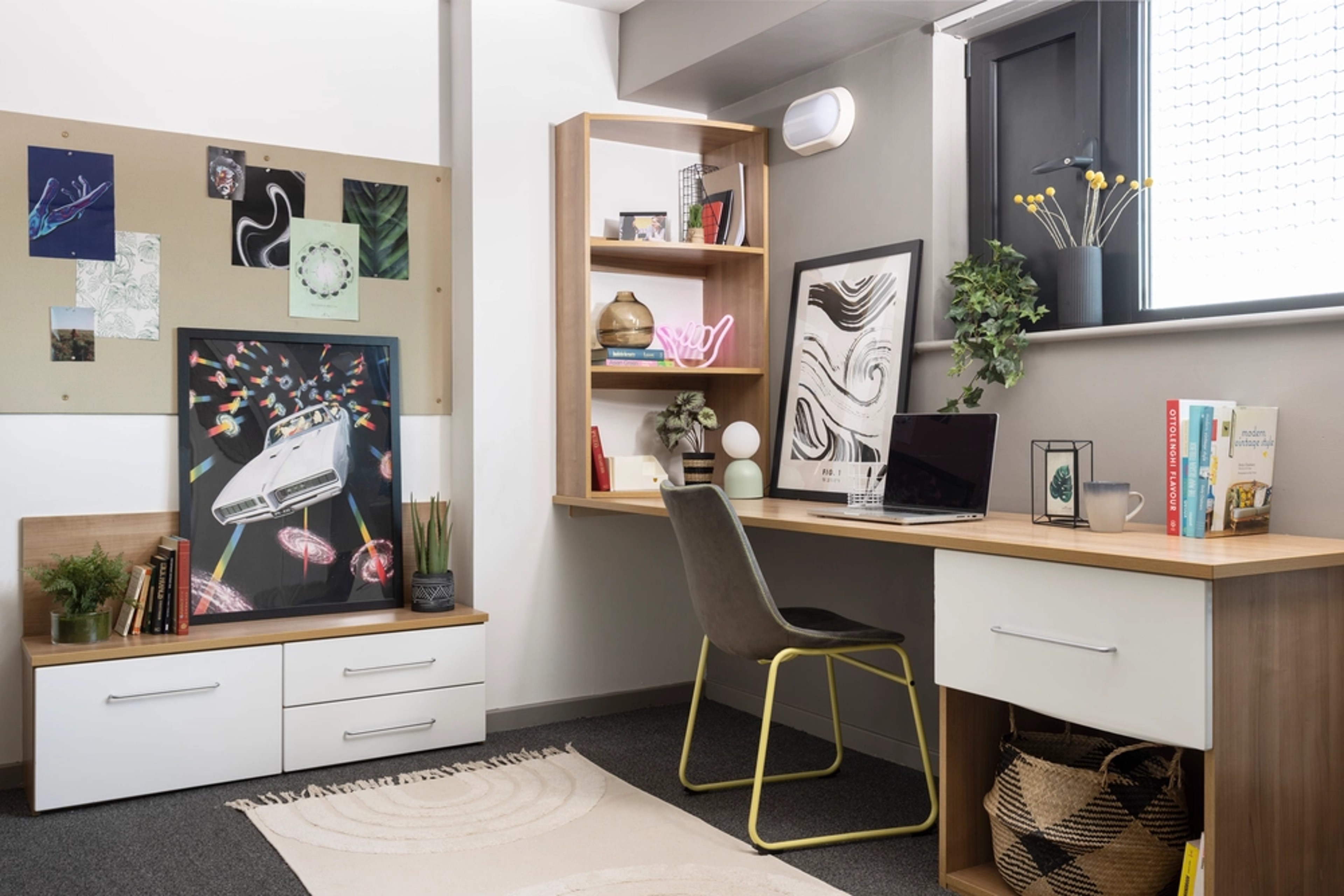 Study space in Classic One Bedroom Flat