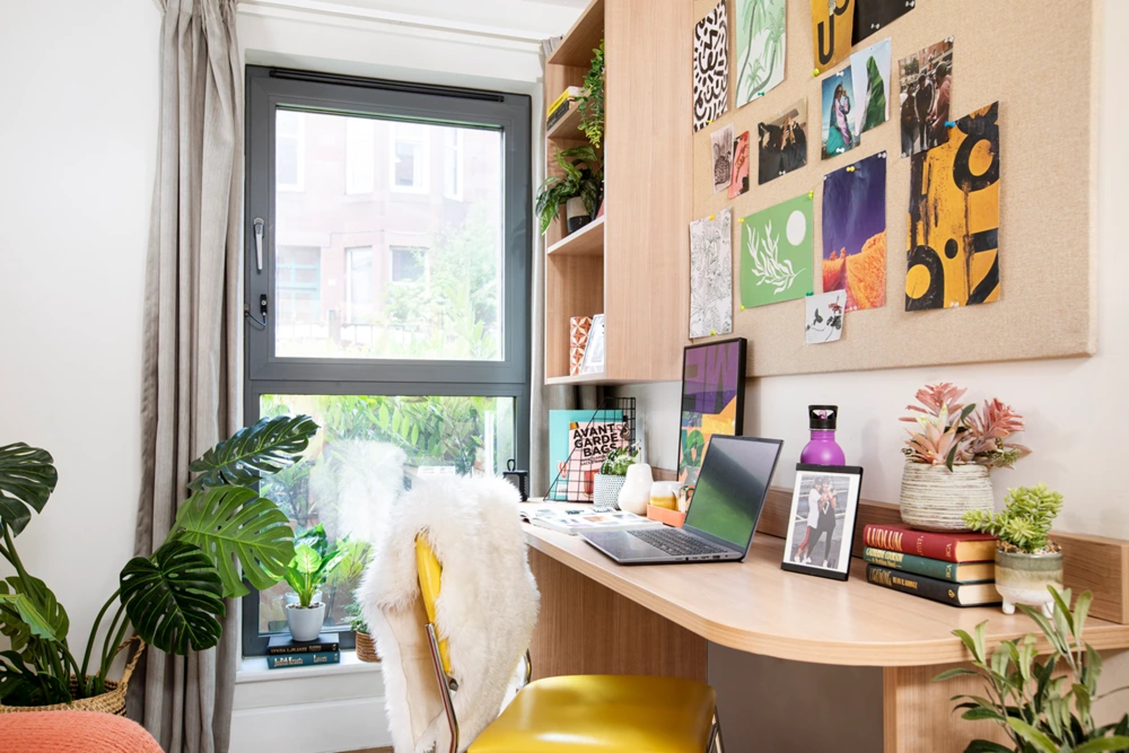 Study space in an En-suite room