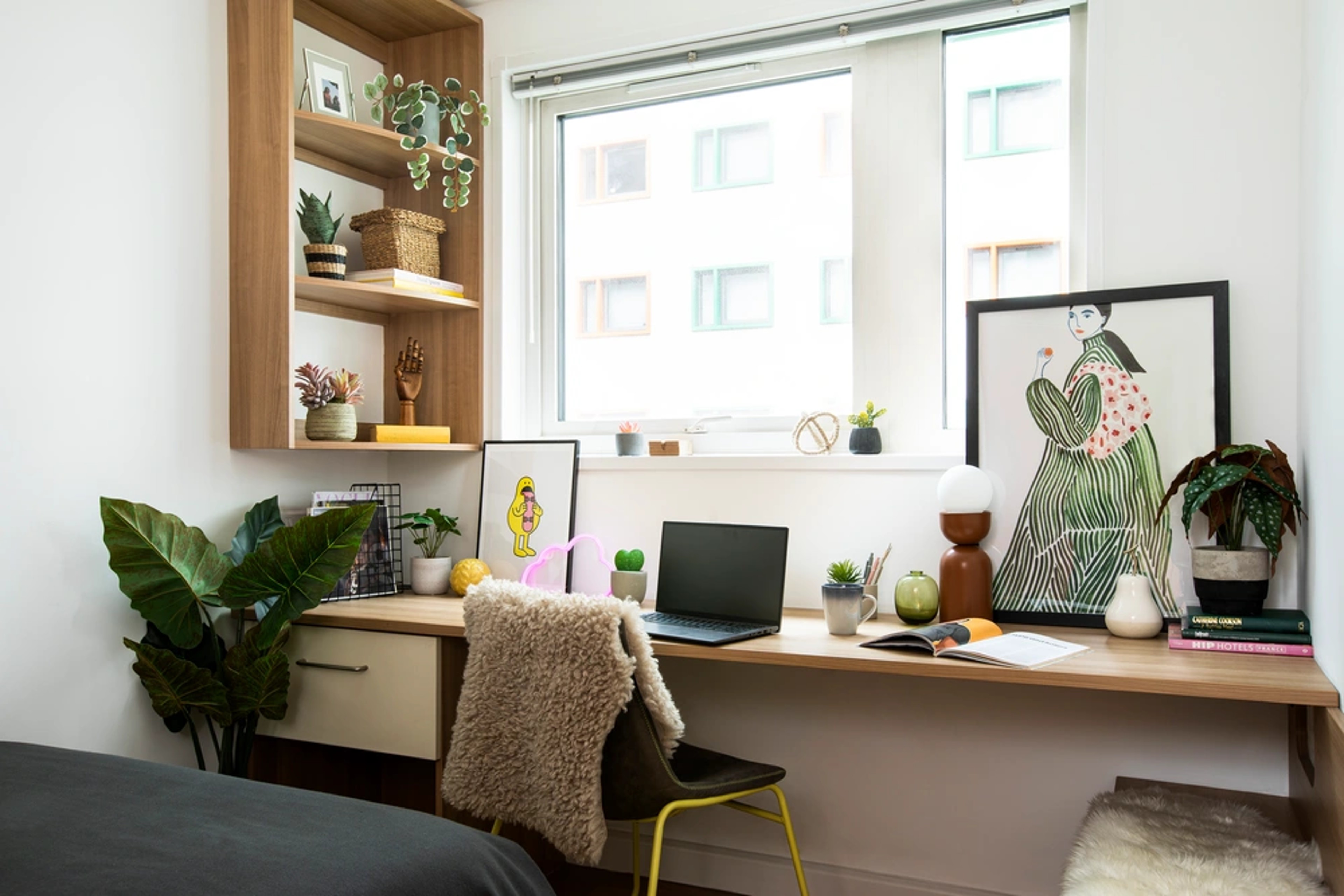 Study space in a Premium En-suite room
