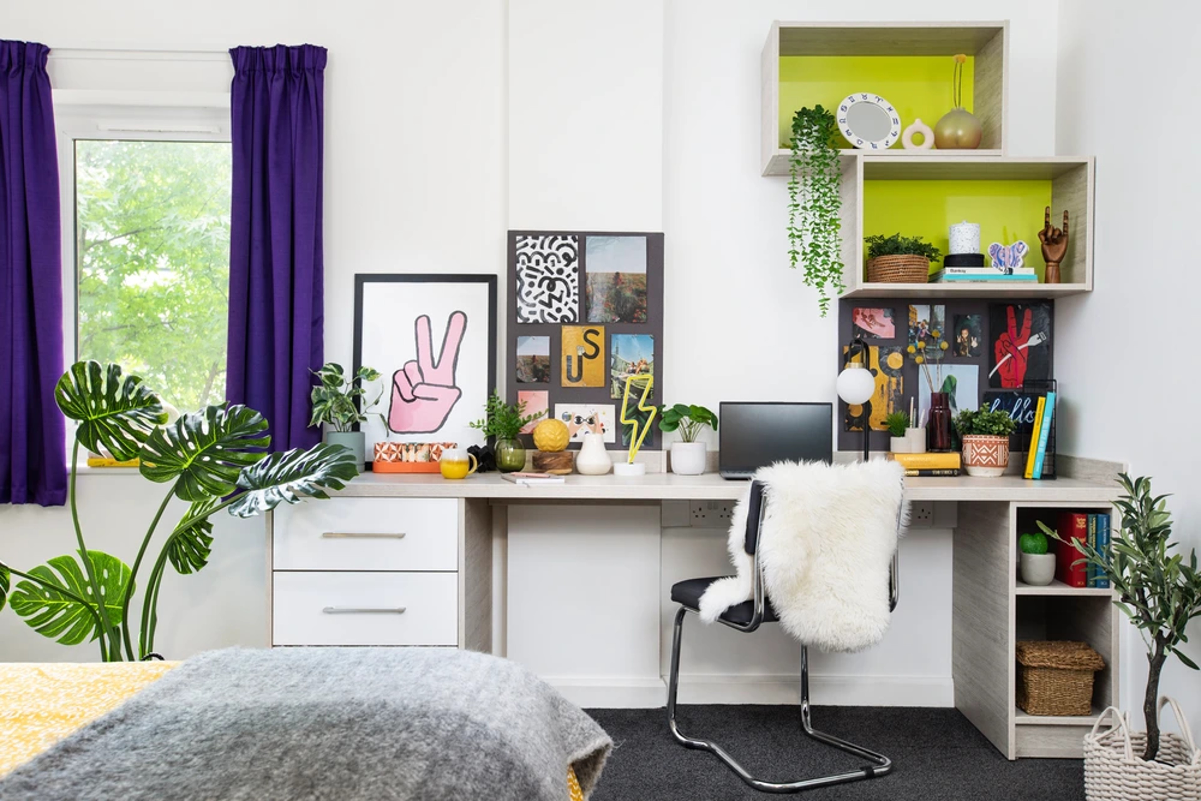 Study space in an En-suite room