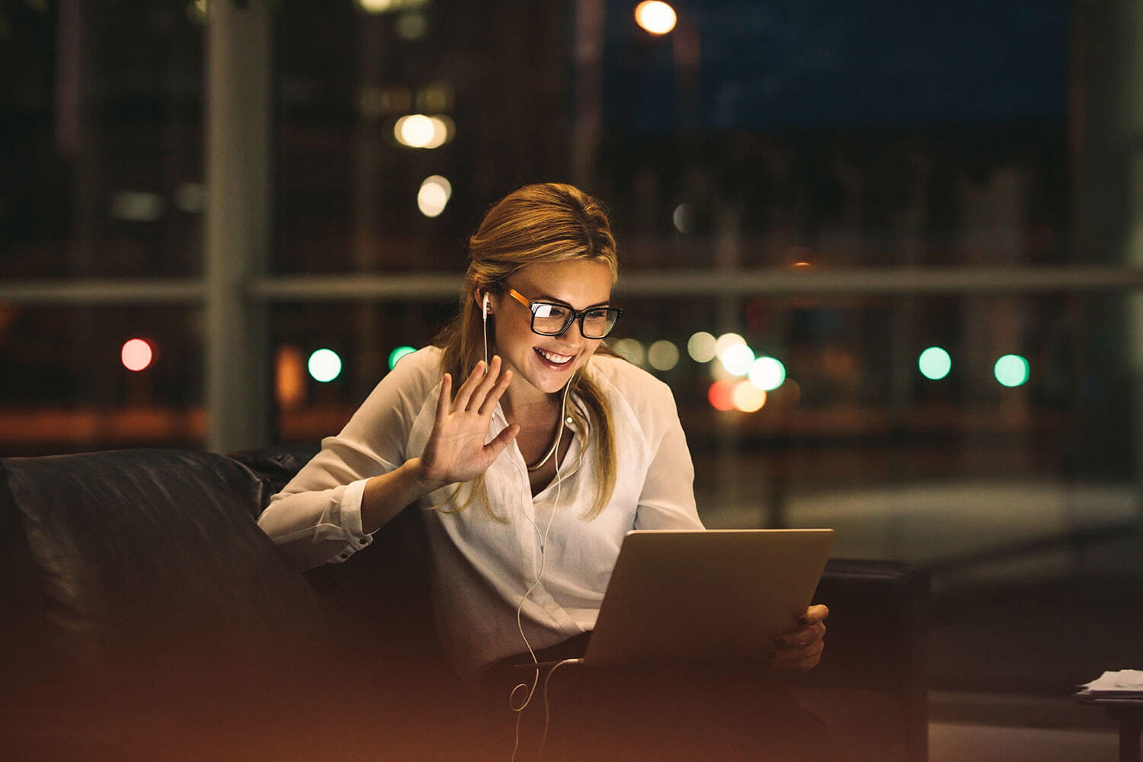 Girl speaking to someone on the laptop