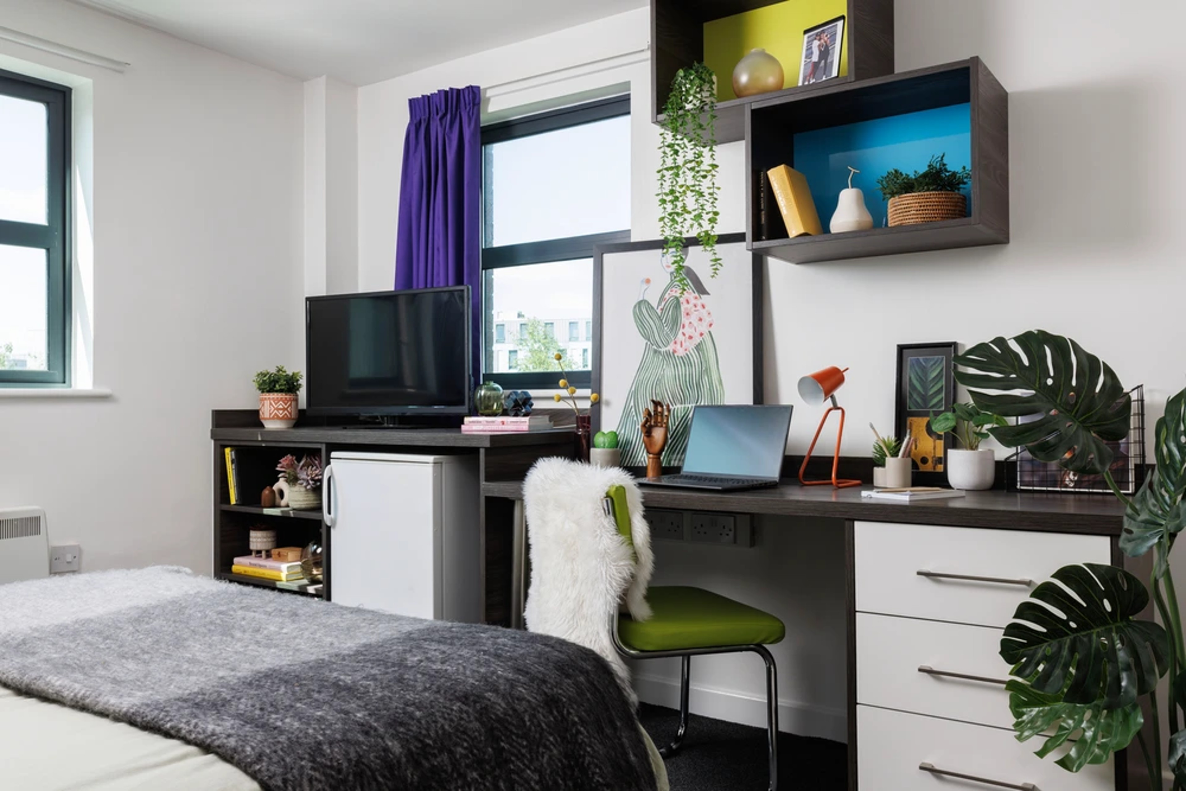 Study space in a Premium En-suite