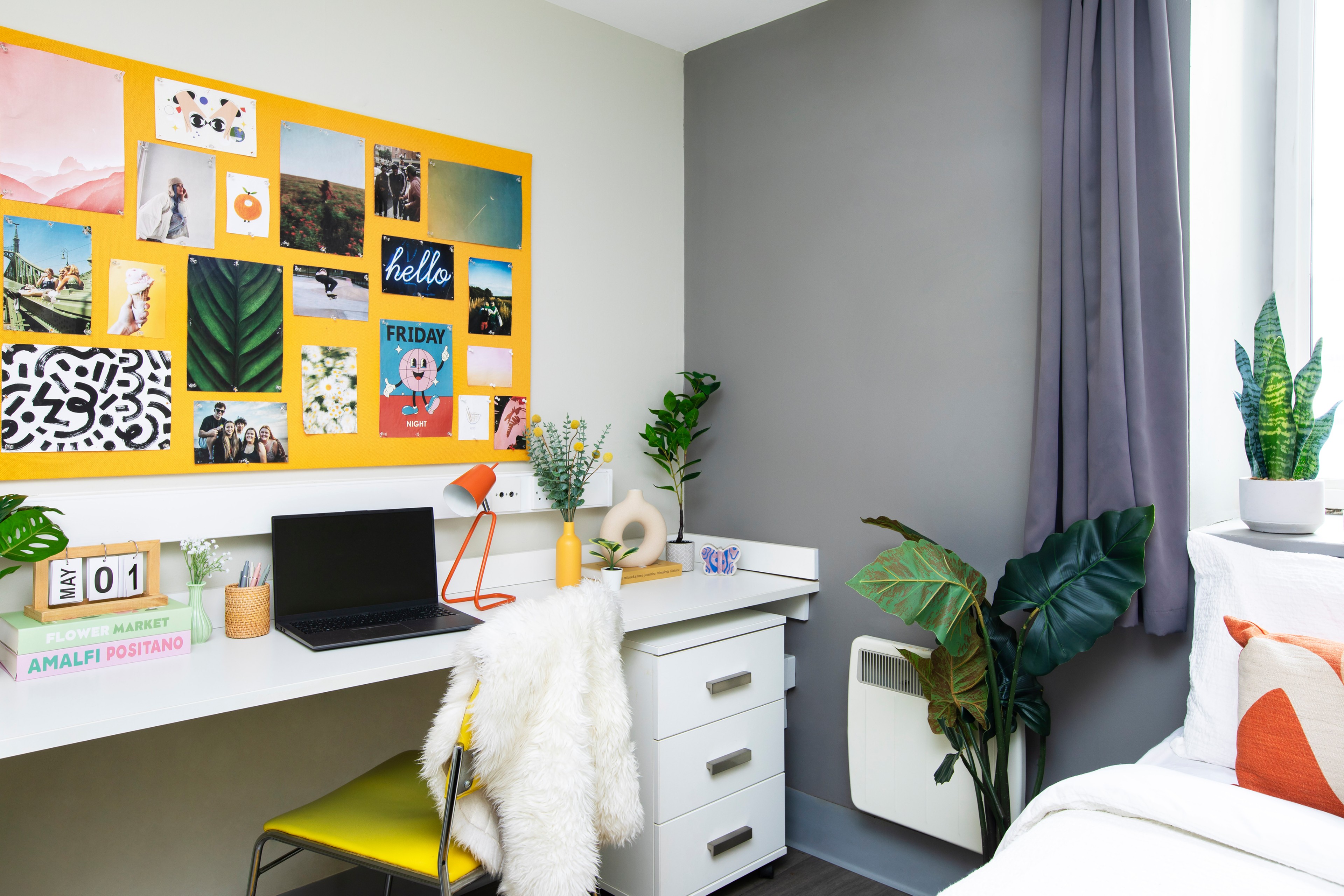 Study space in an En-suite room