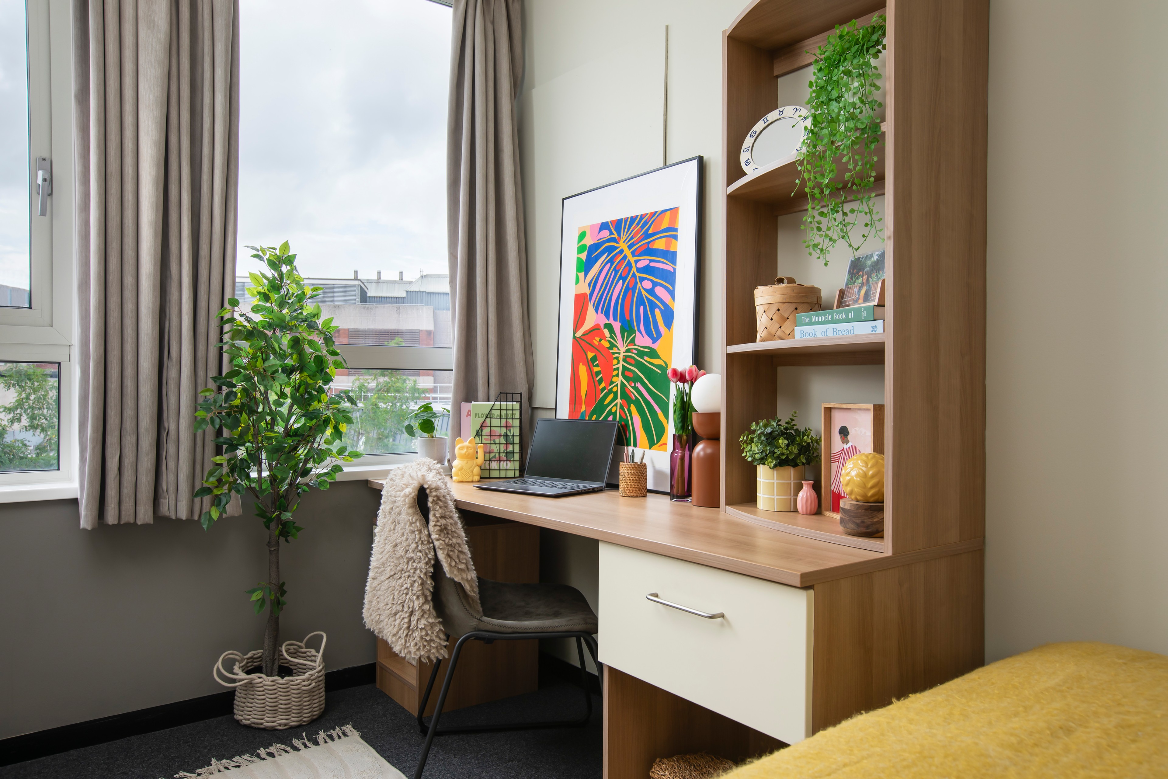 Study space in a Non En-suite room