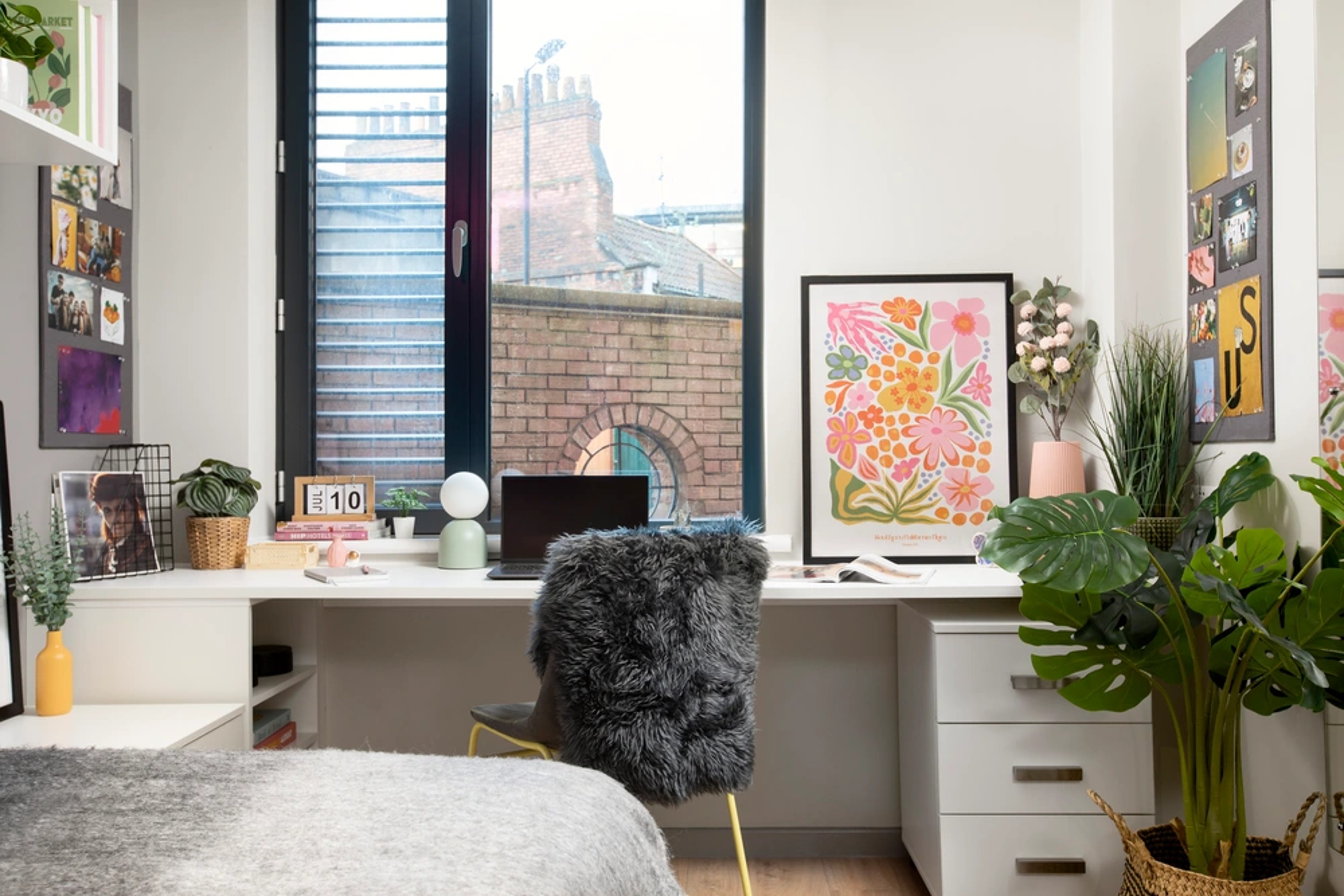 Study space in an En-suite room