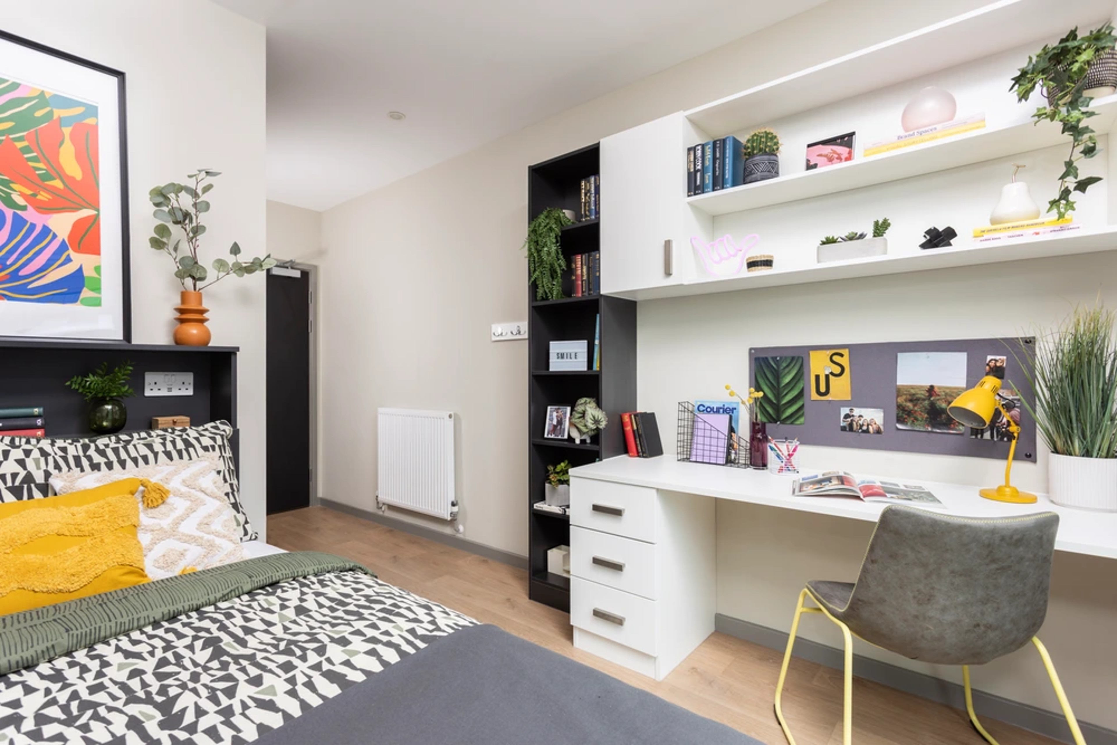 Study space in a Ensuite Classic room