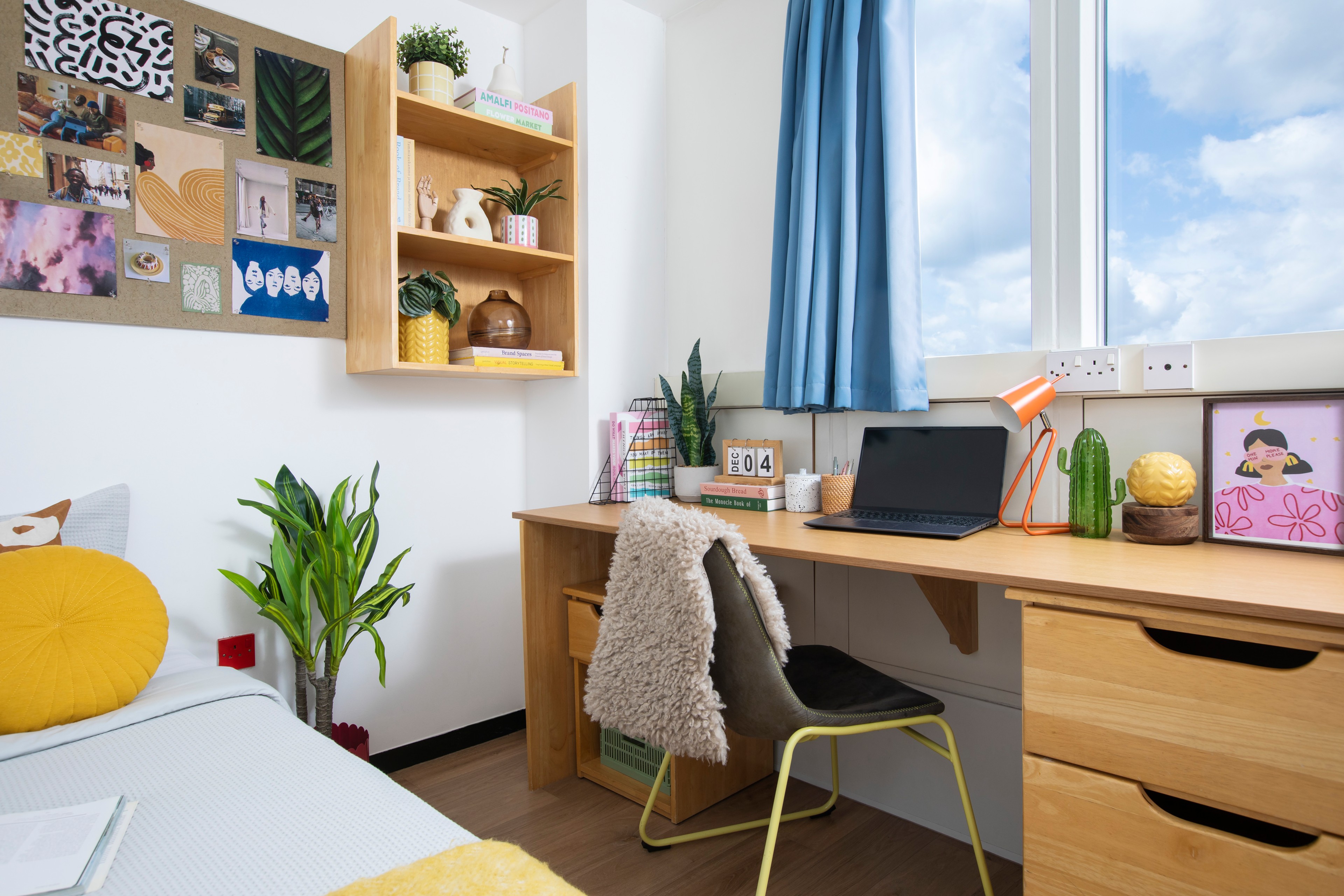 Study space in an En-suite room