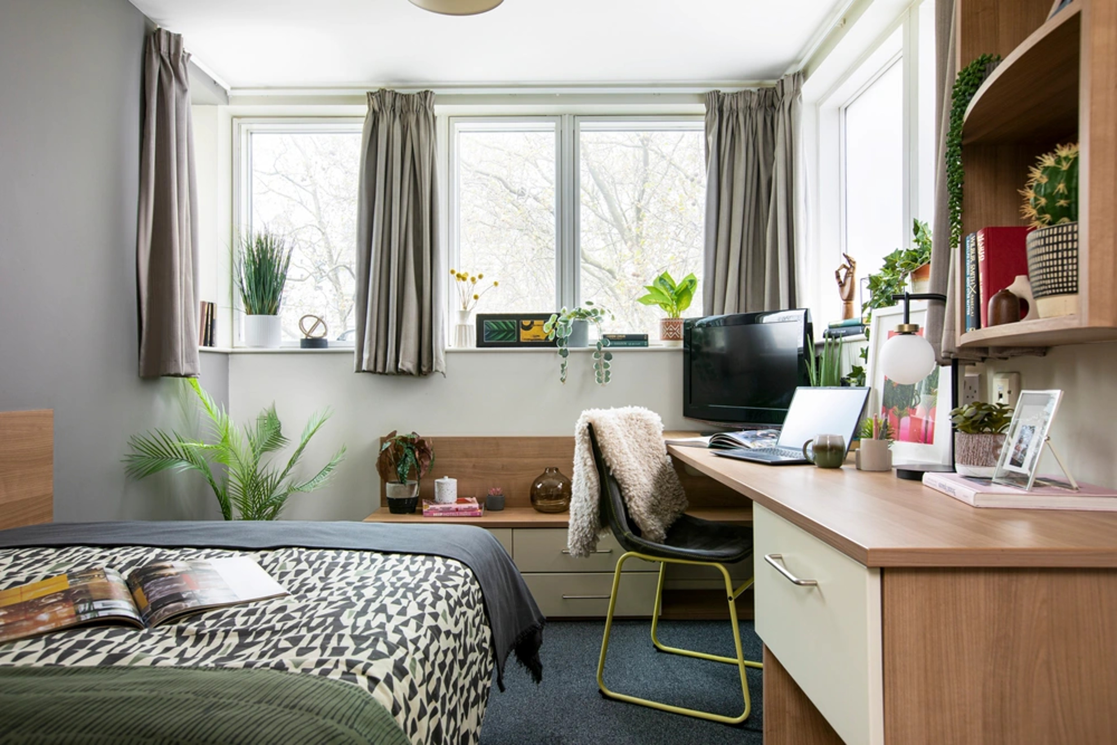 Study space in a Premium Studio