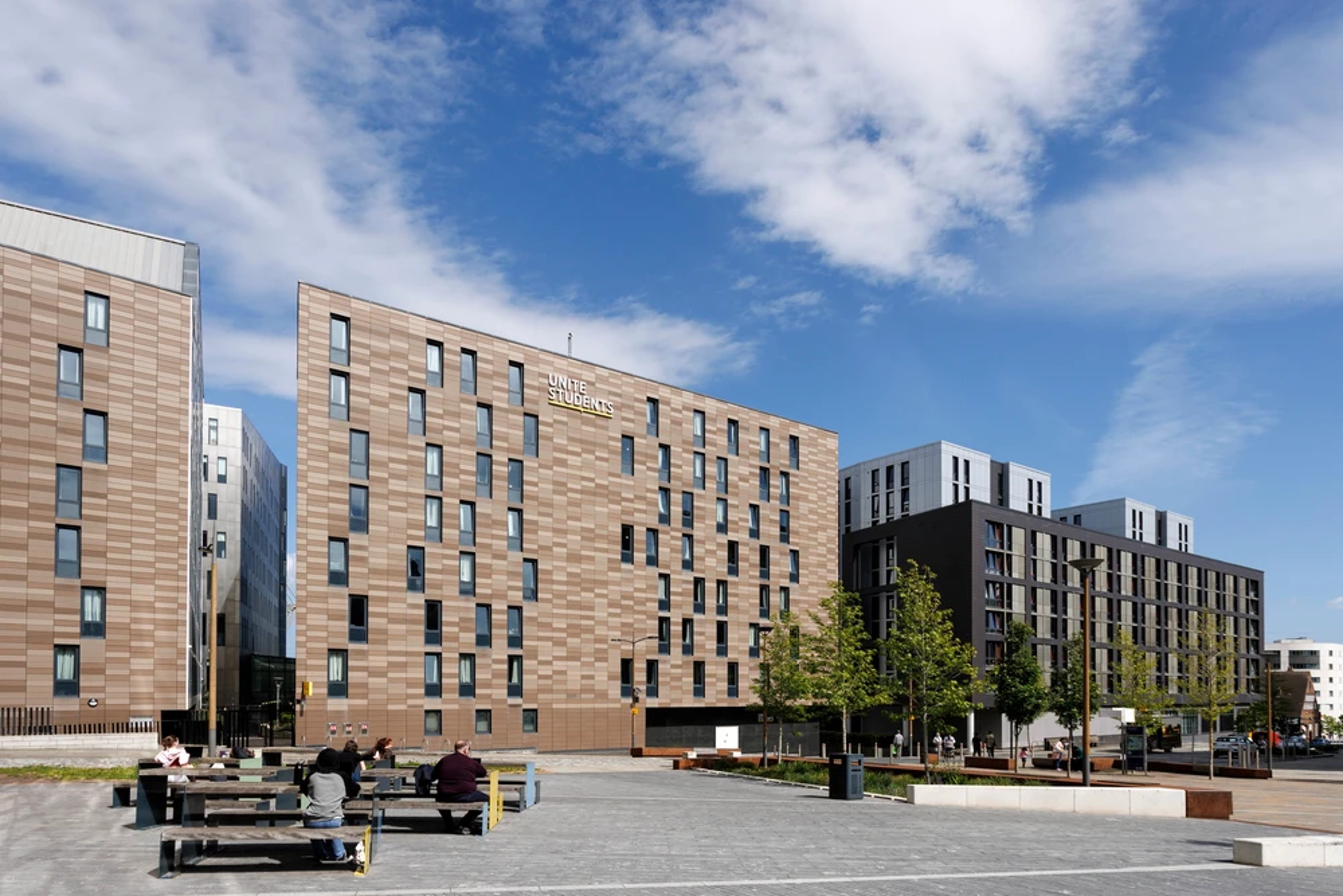 Exterior of Wellington St Plaza