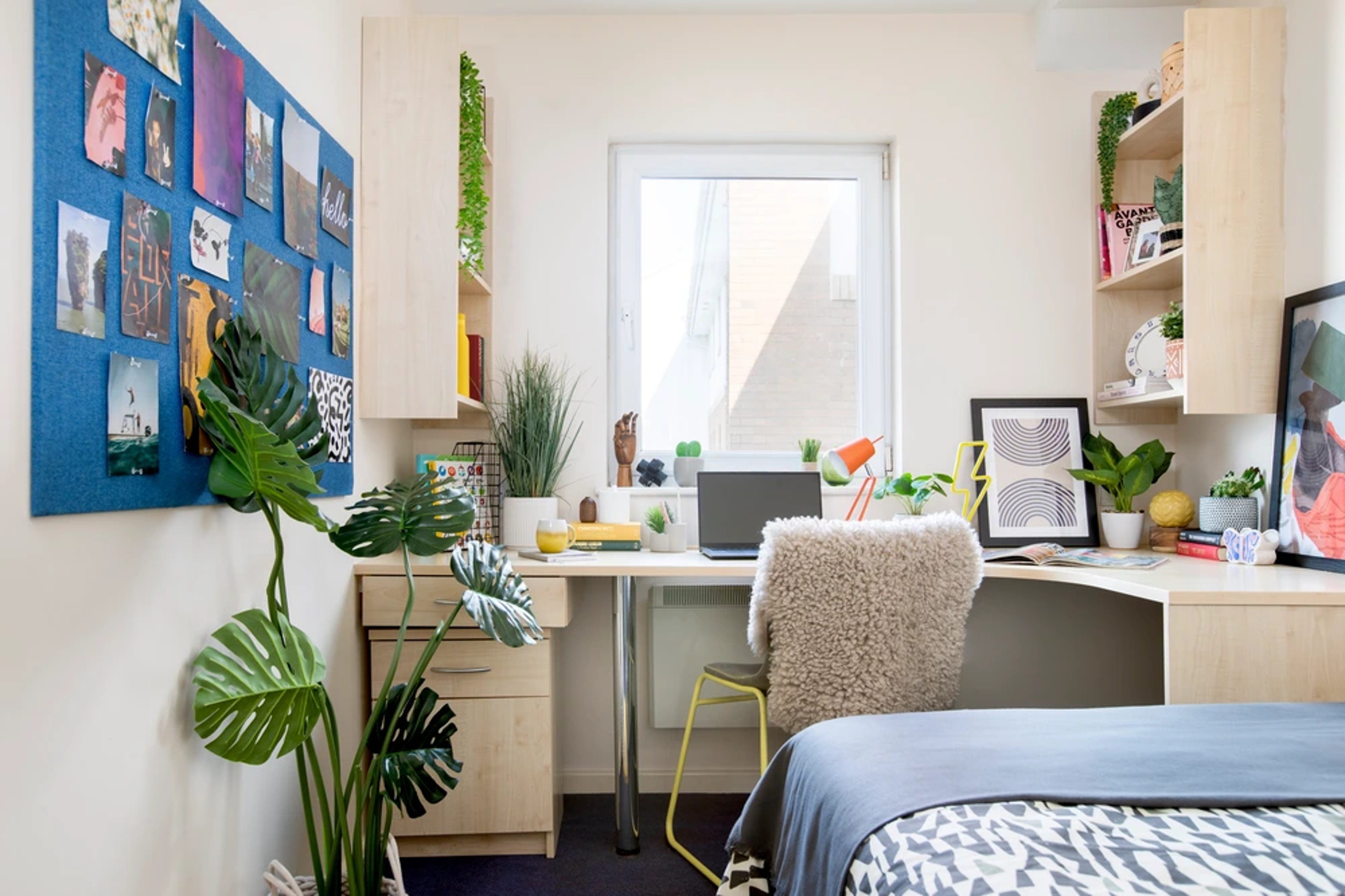 Study space in an En-suite room