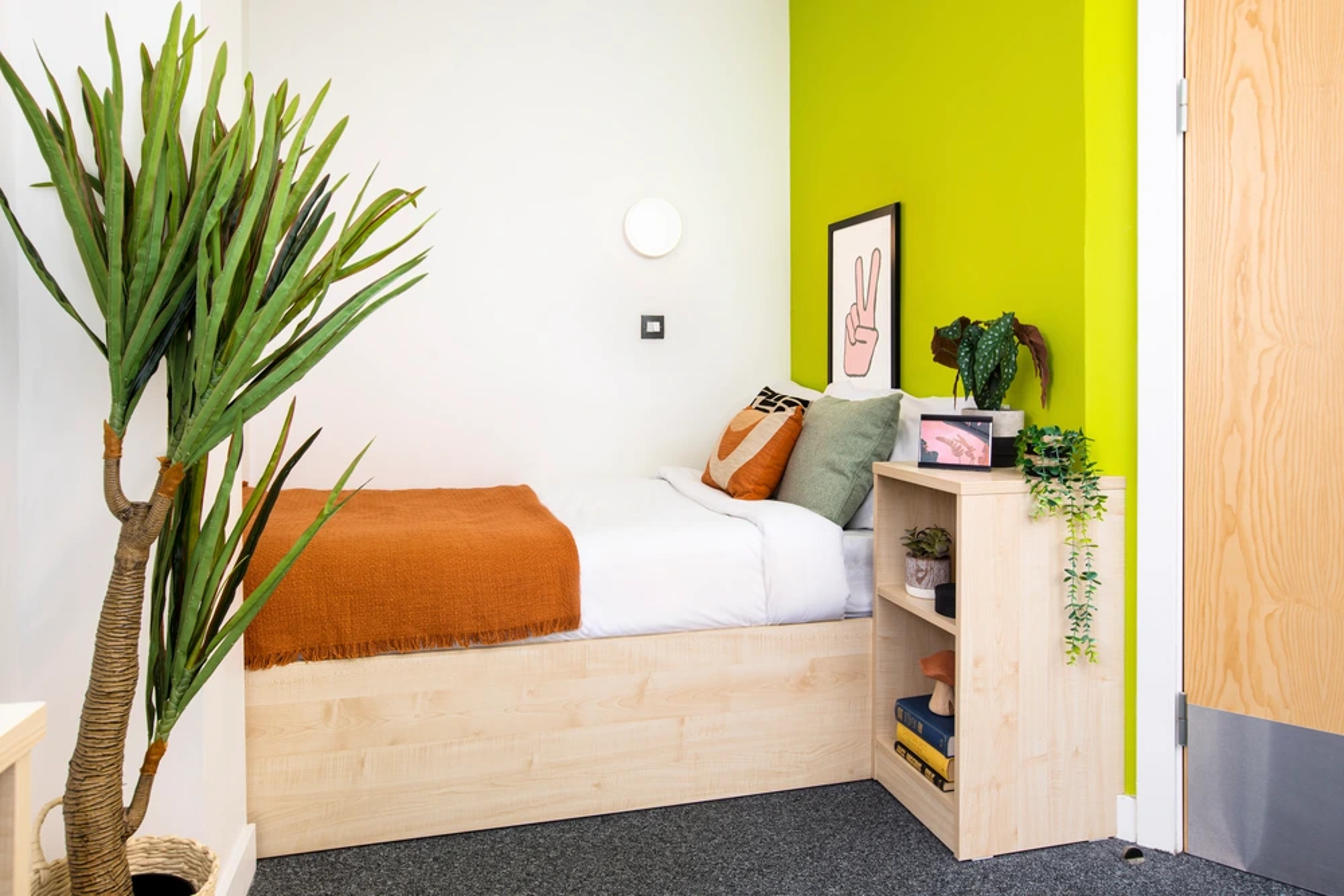 Bed in an Accessible Premium En-suite