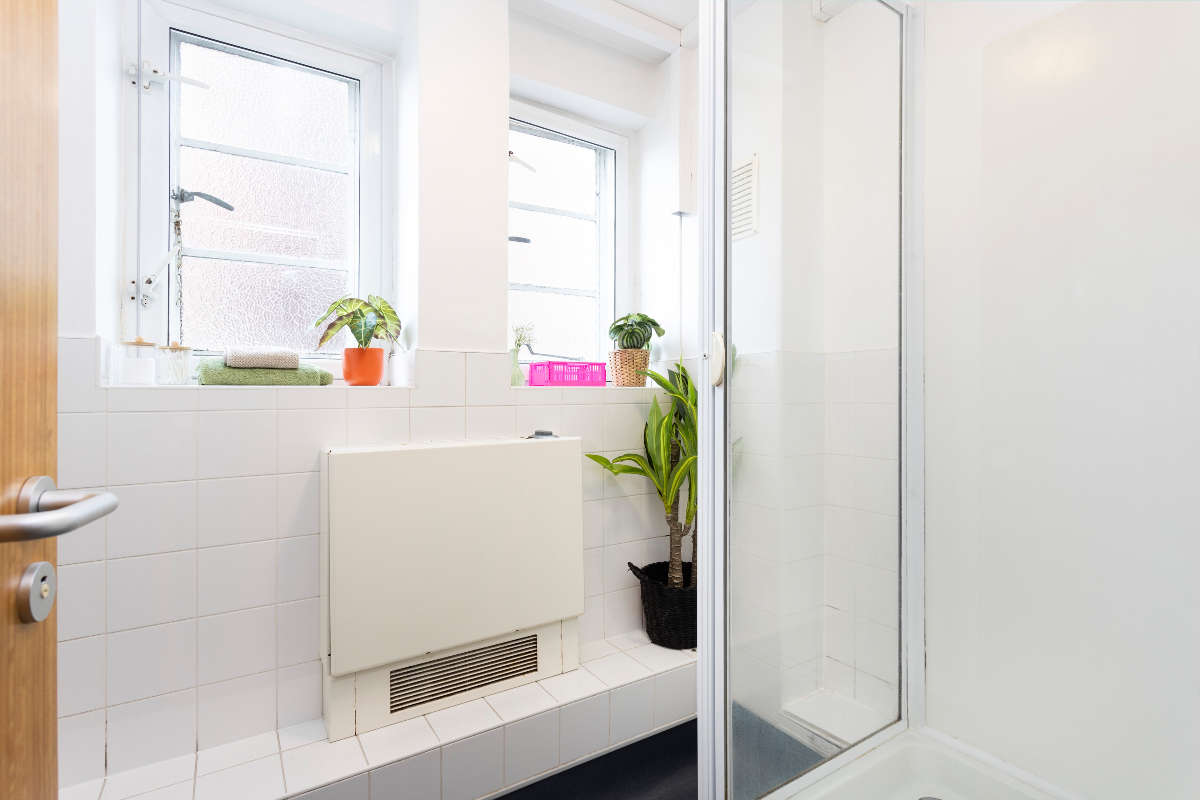 Shared bathroom for a Non En-suite room