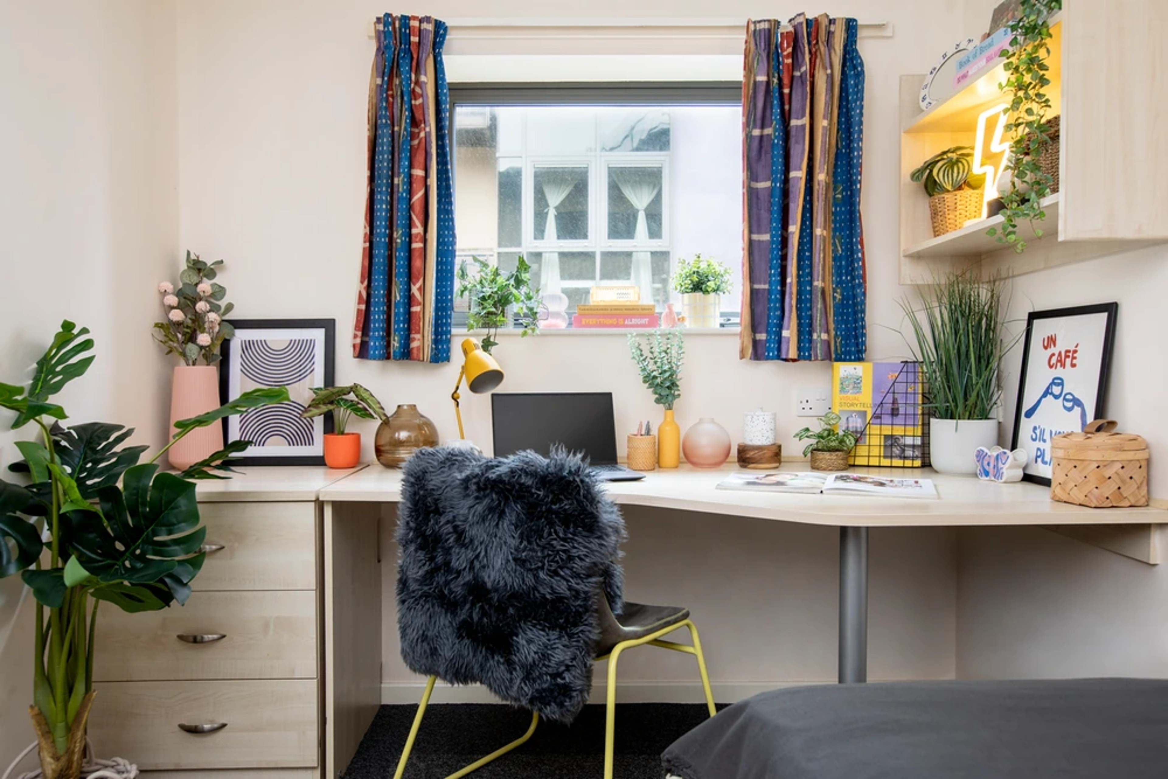 Study space in a Premium En-suite room