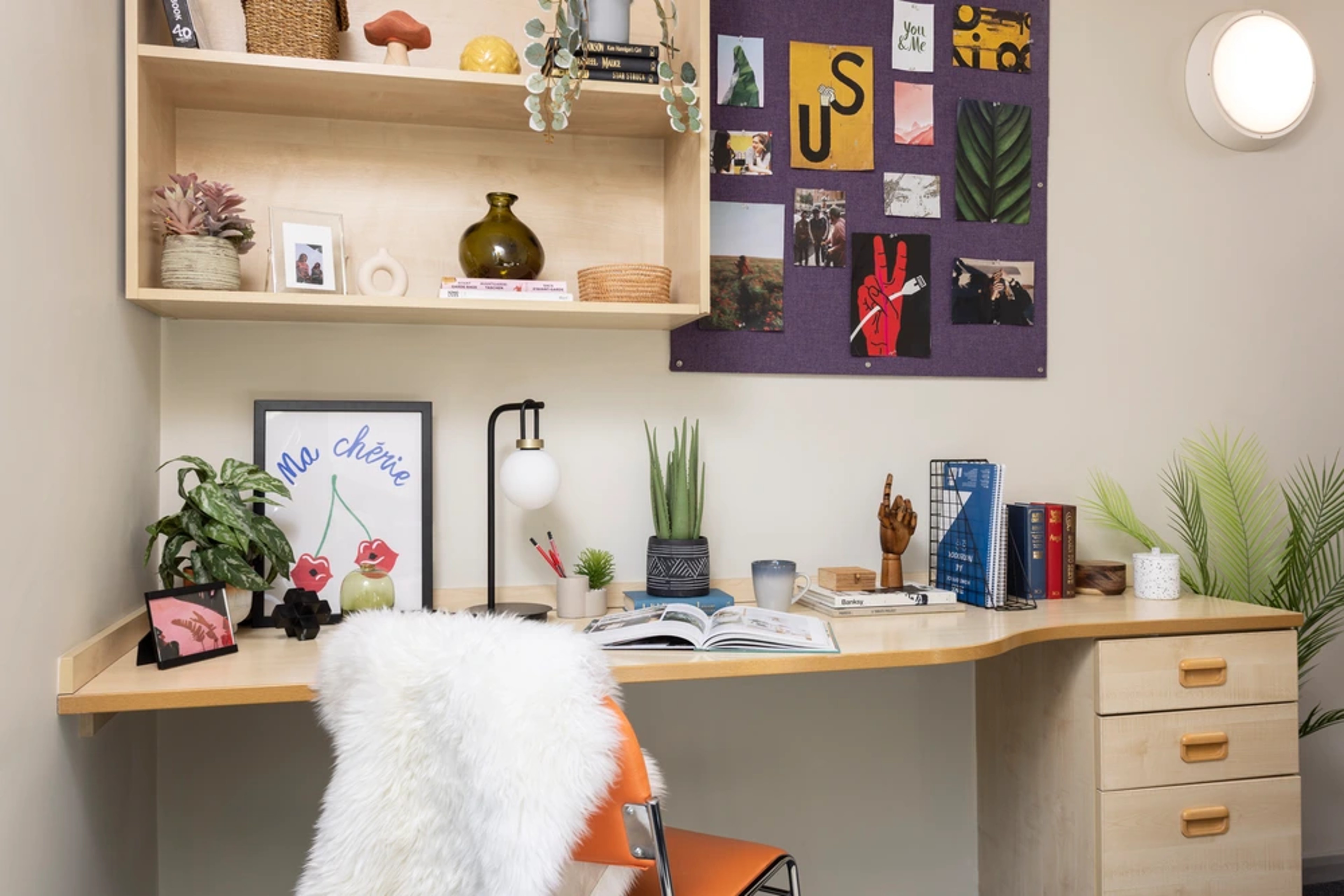 Study space in an En-suite