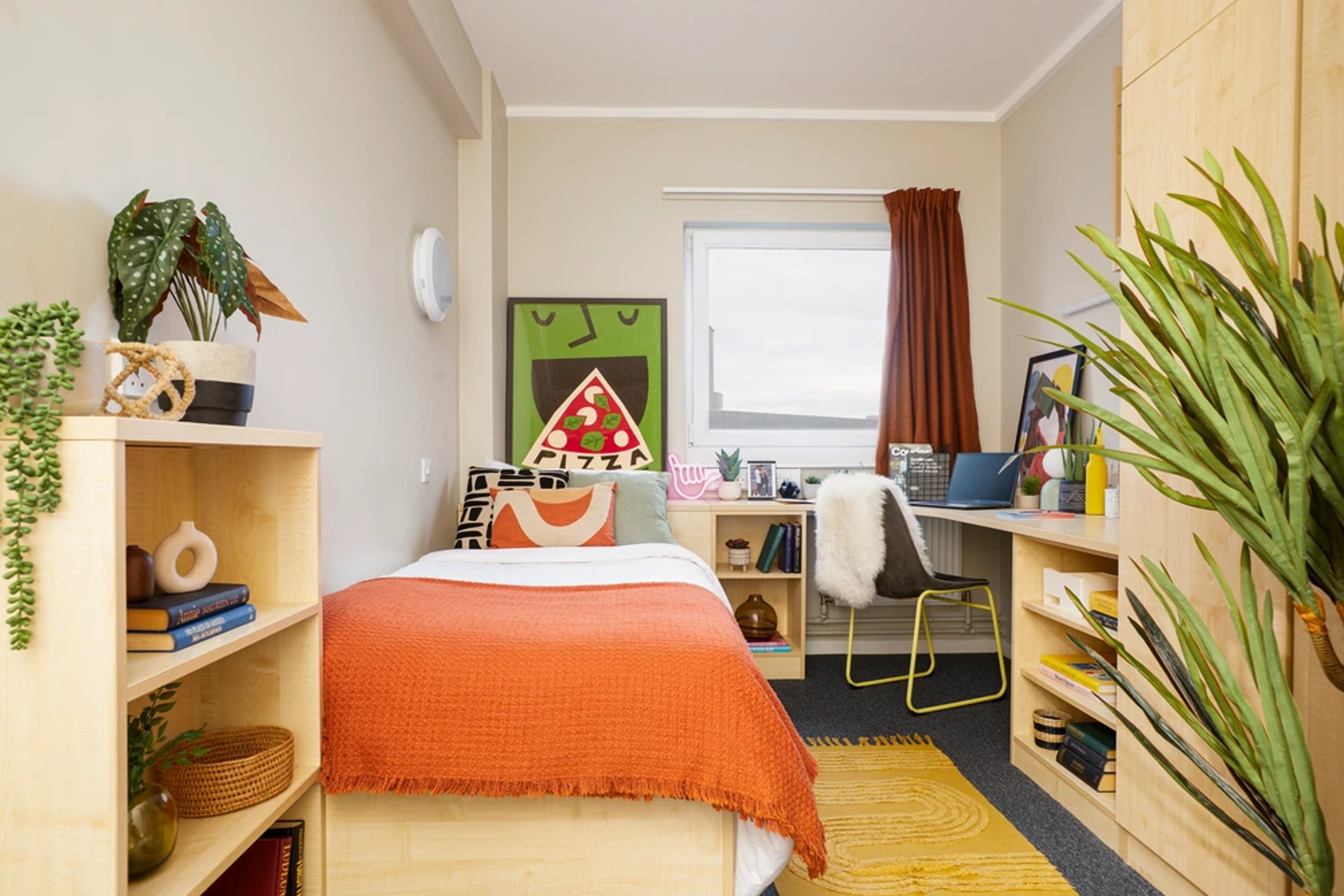 Bed and desk in a Premium En-suite room