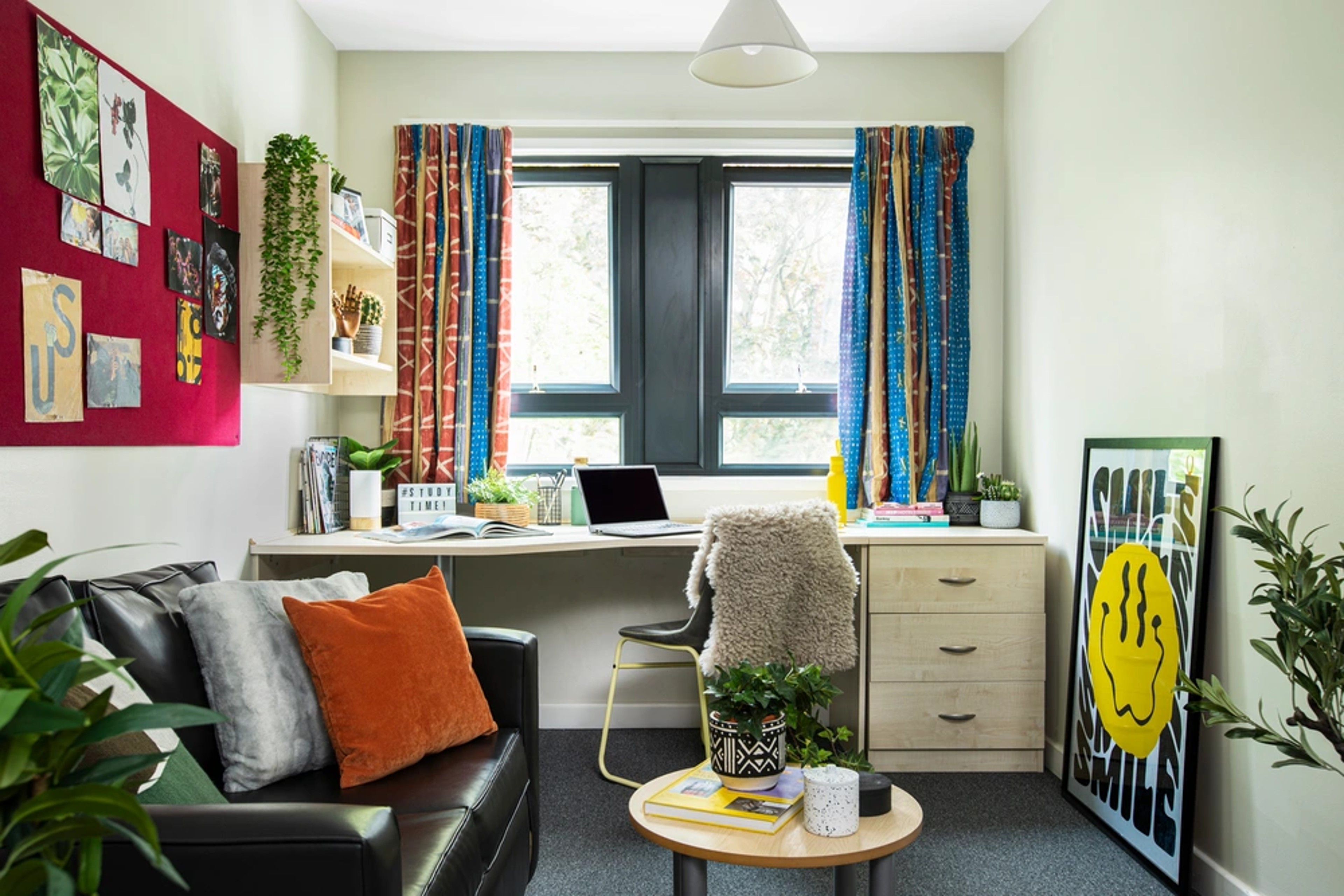Study space in a Premium 1 Studio