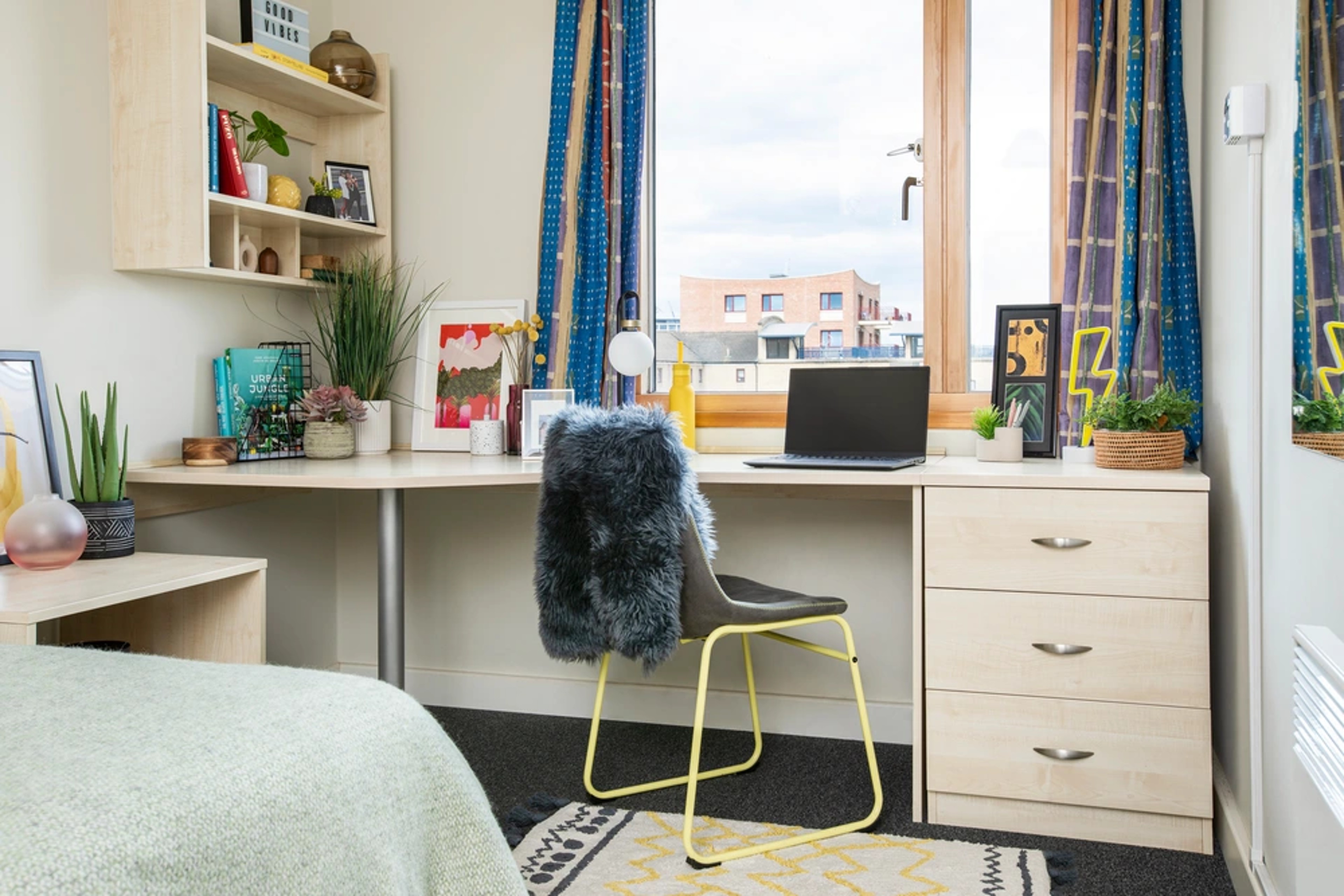 Study space in an En-suite room