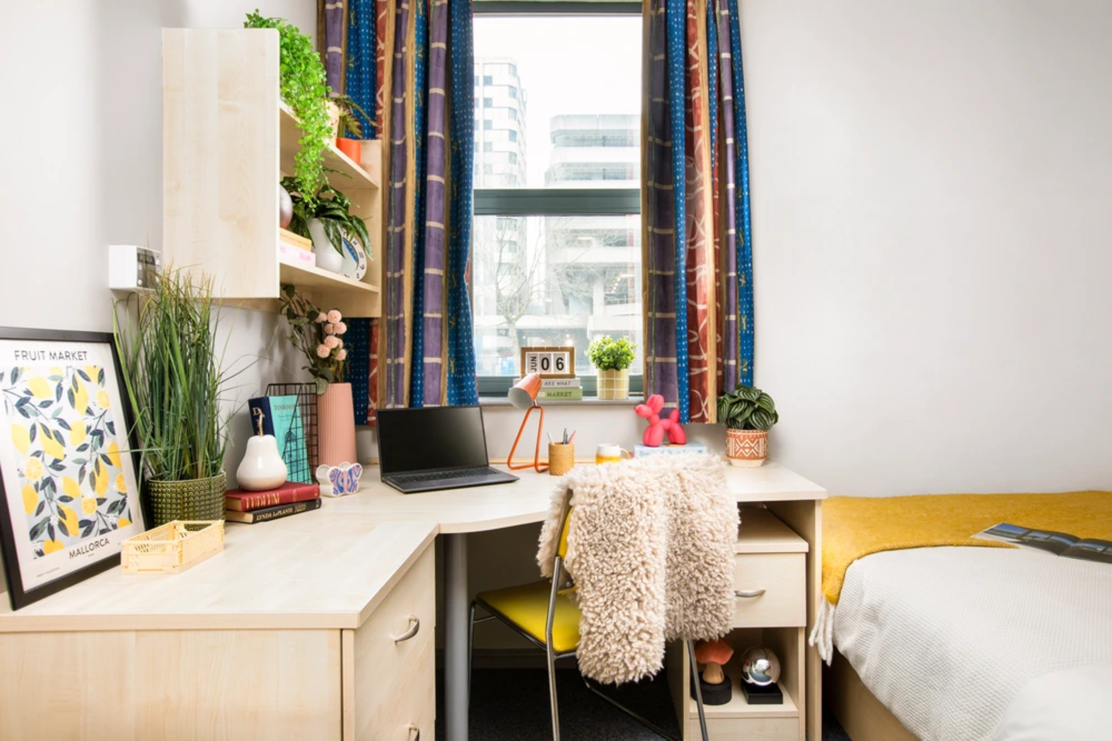 Study space in a Premium En-suite room