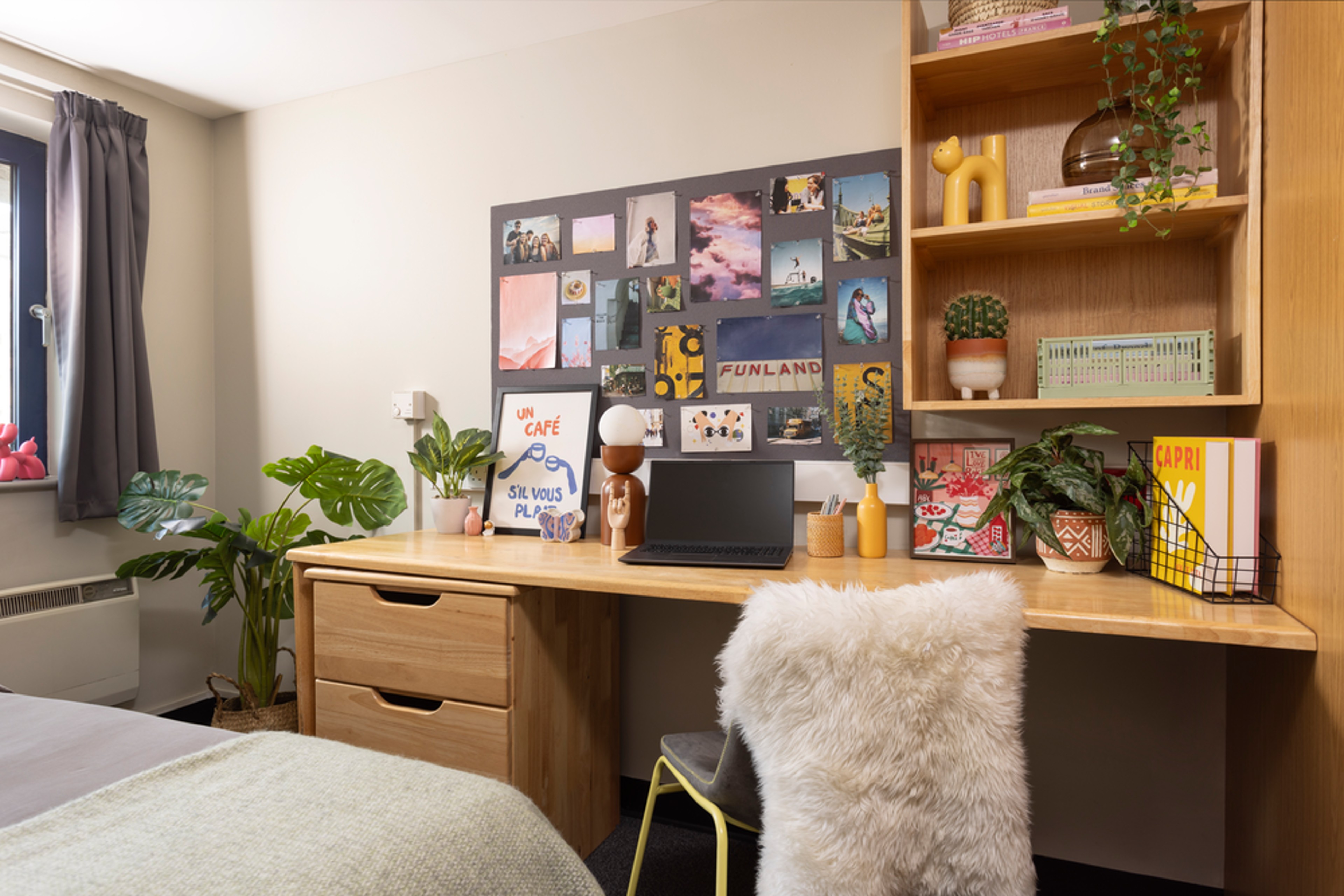 Study space in a Premium En-suite room