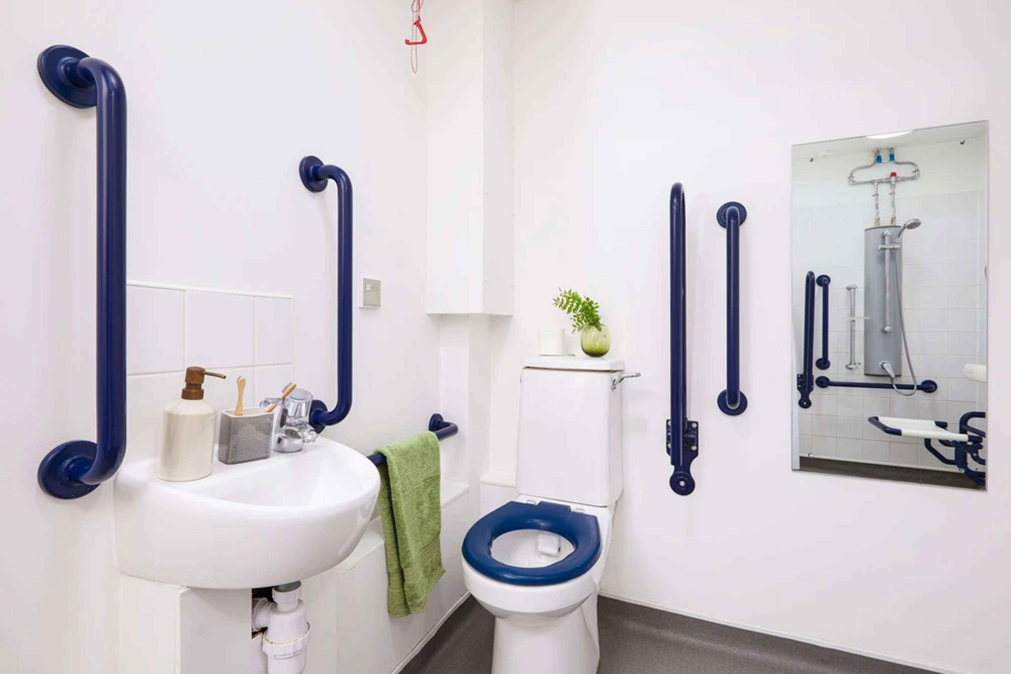 Premium Accessible En-suite bathroom