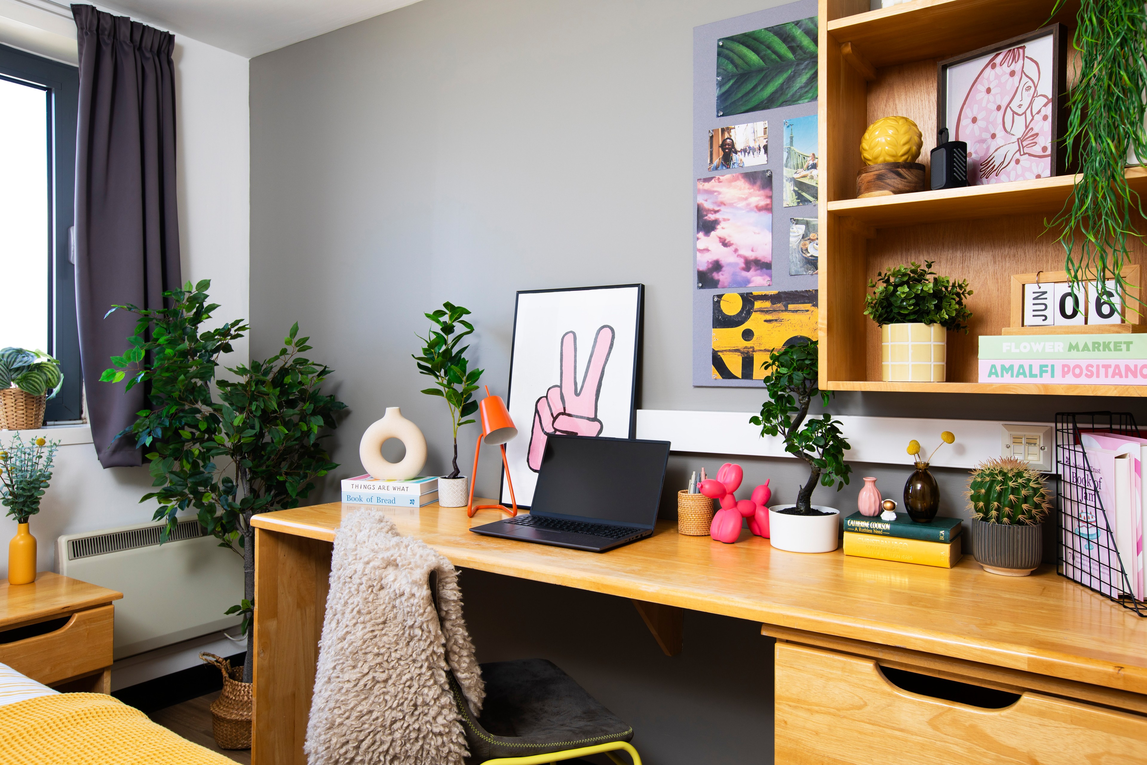 Study space in an En-suite room