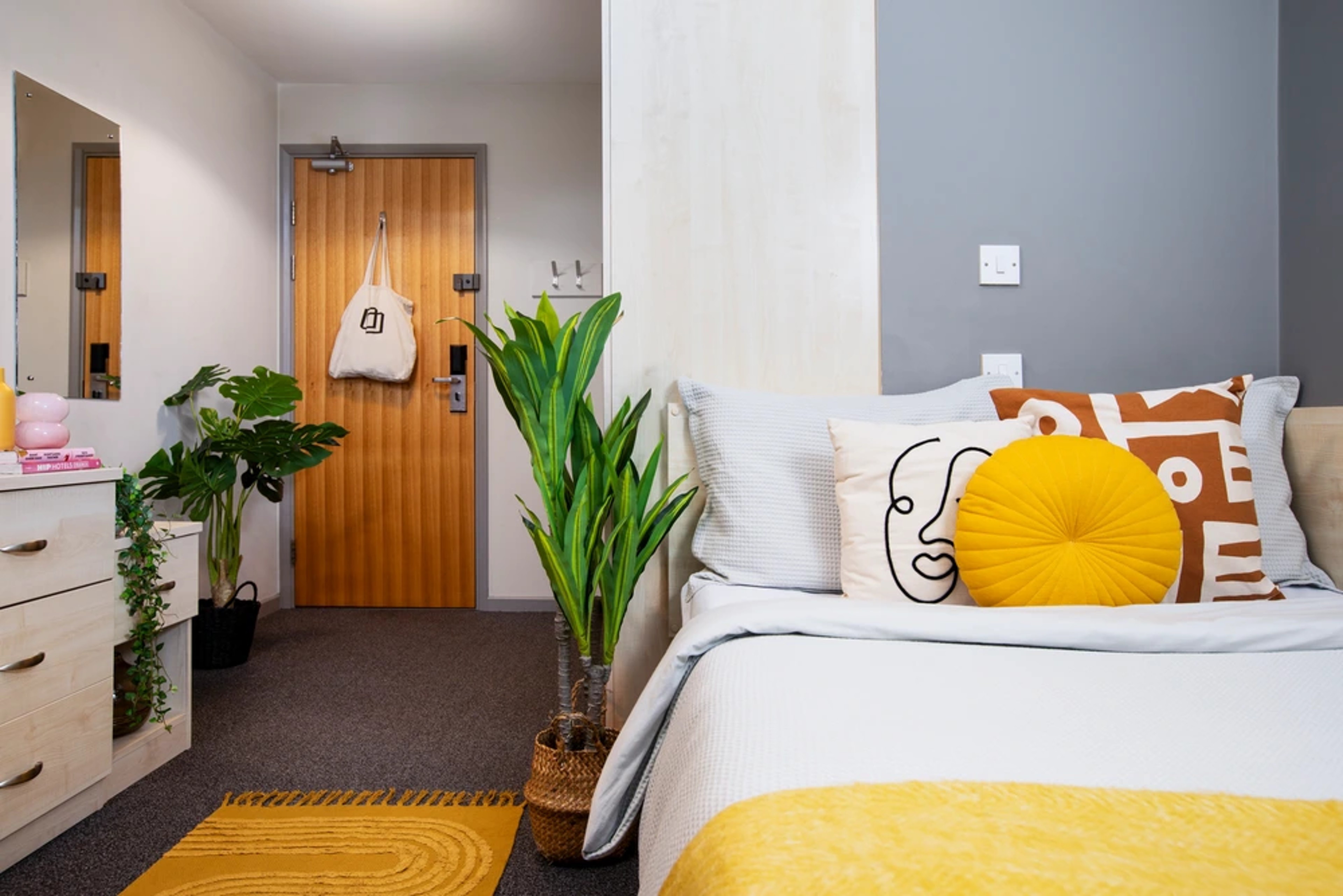 Bed in a Premium En-suite room