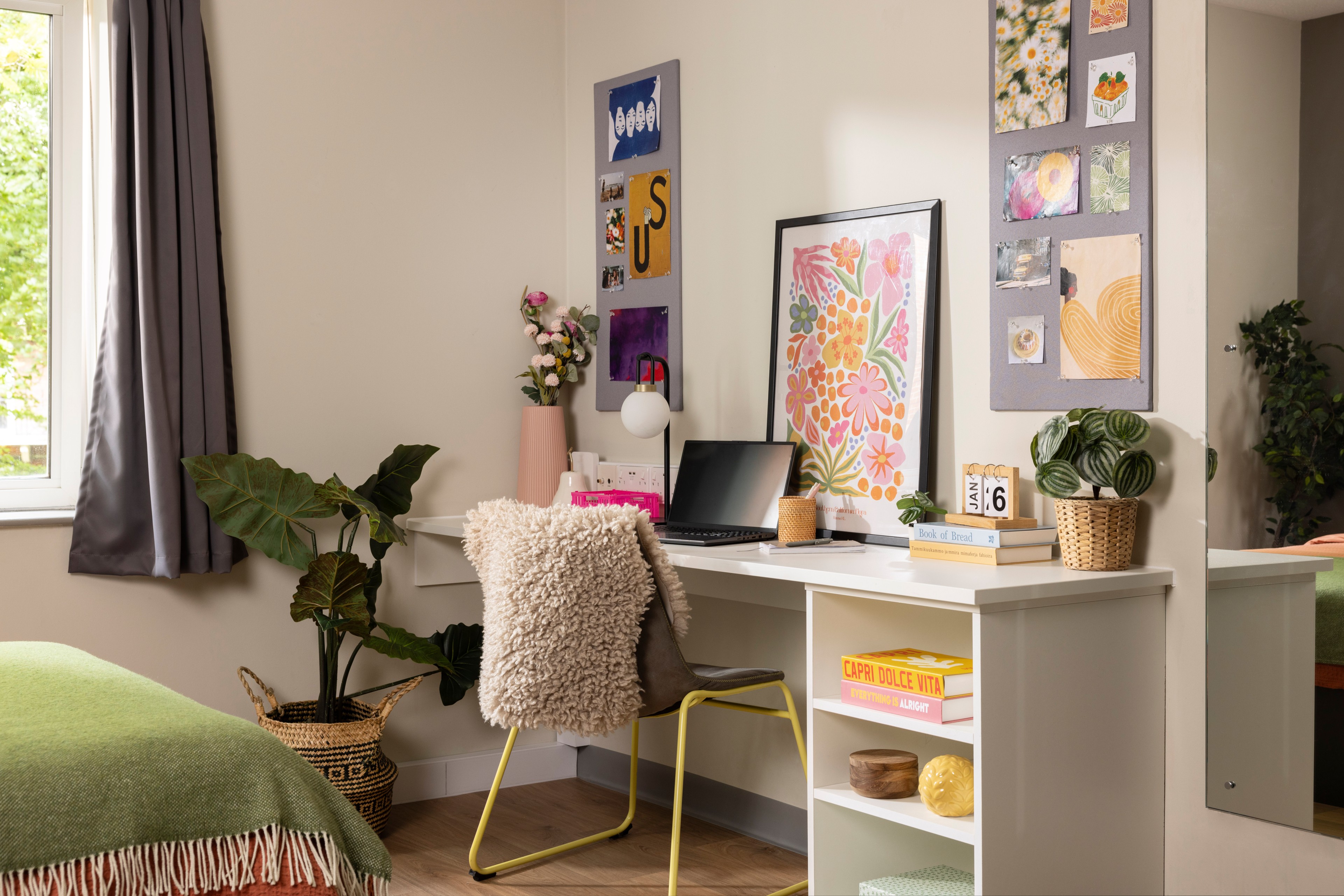 Study space in a Ensuite room