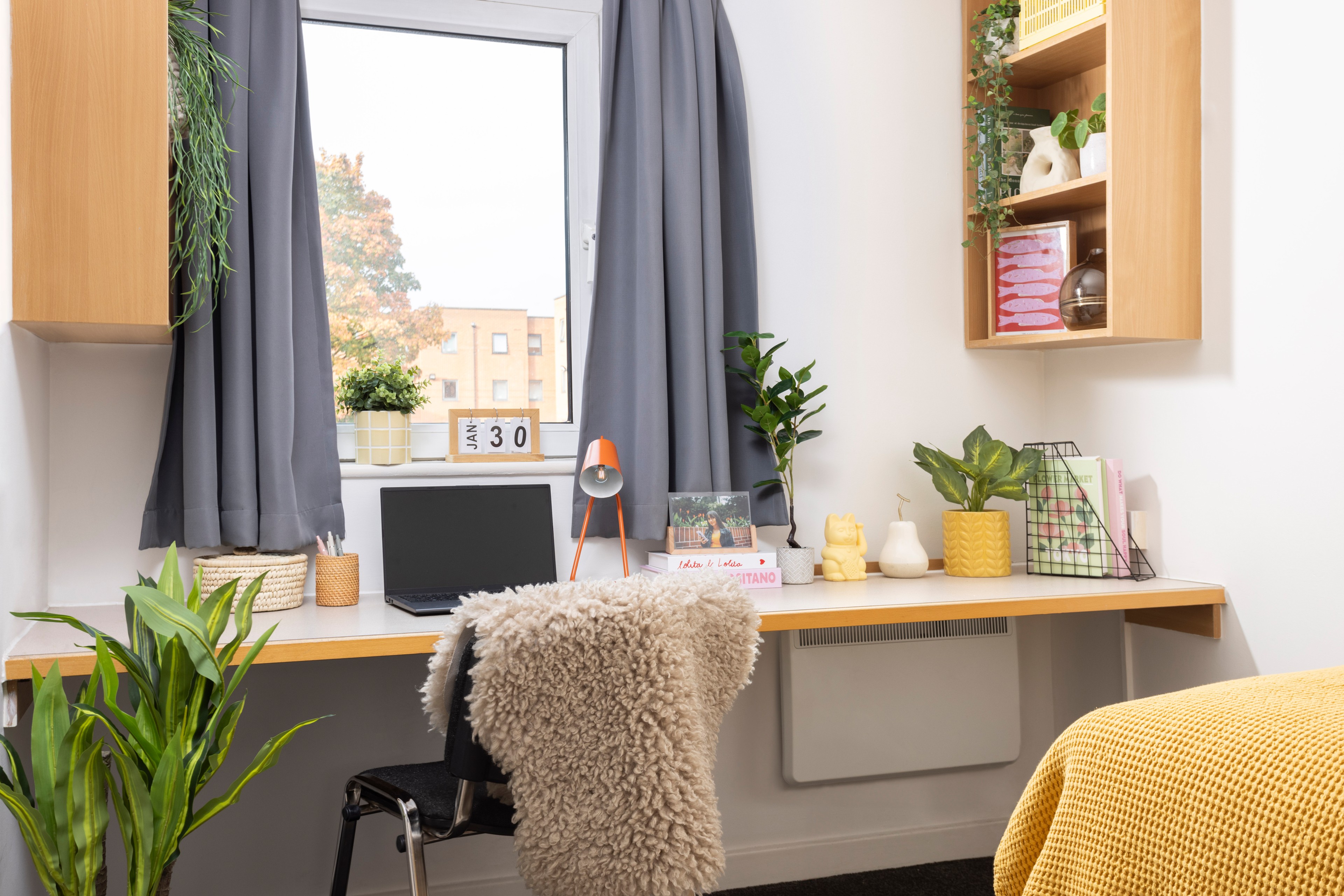 Study space in an en-suite room
