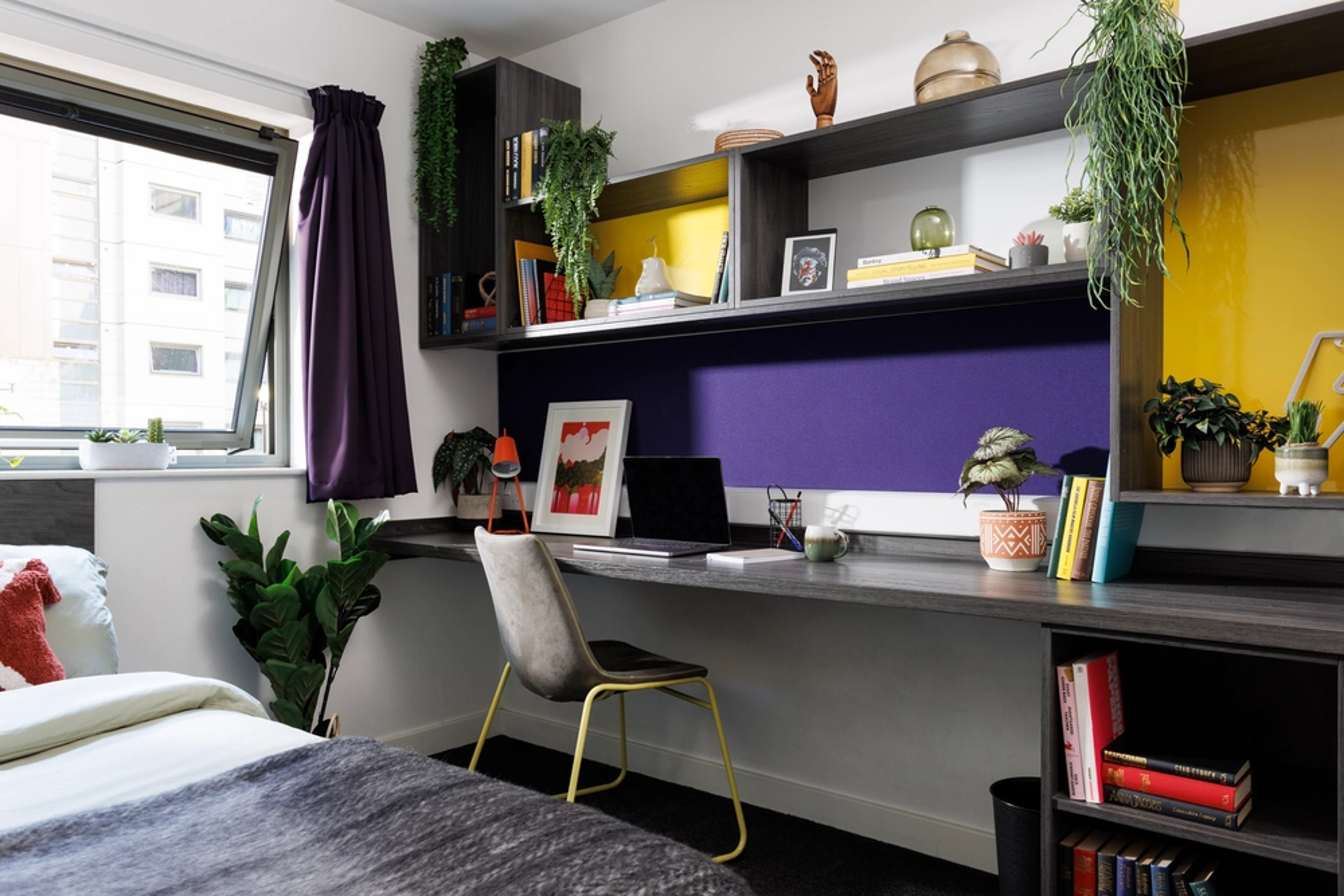 Study space in the En-suite room