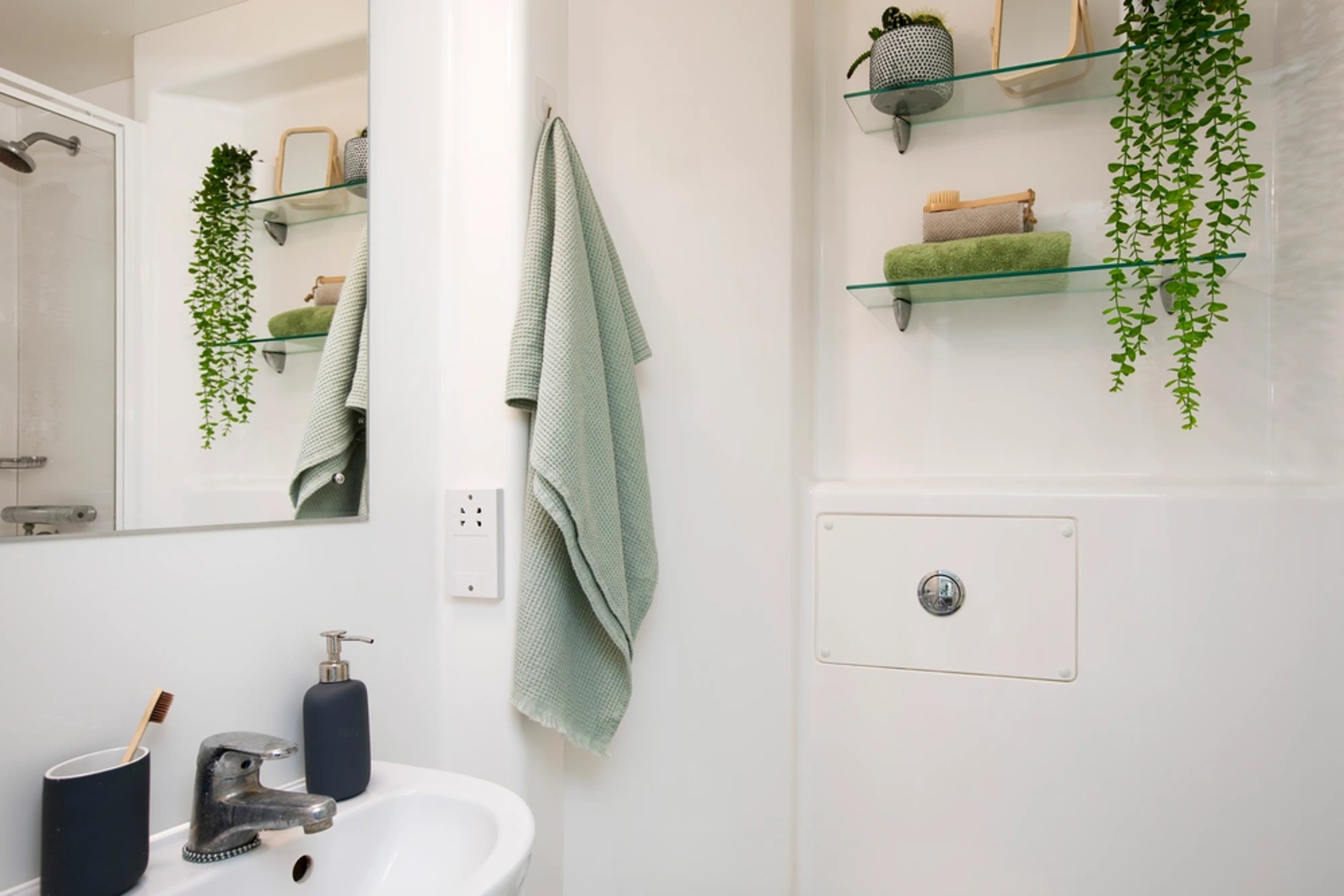 Bathroom for Ensuite rooms and Studios