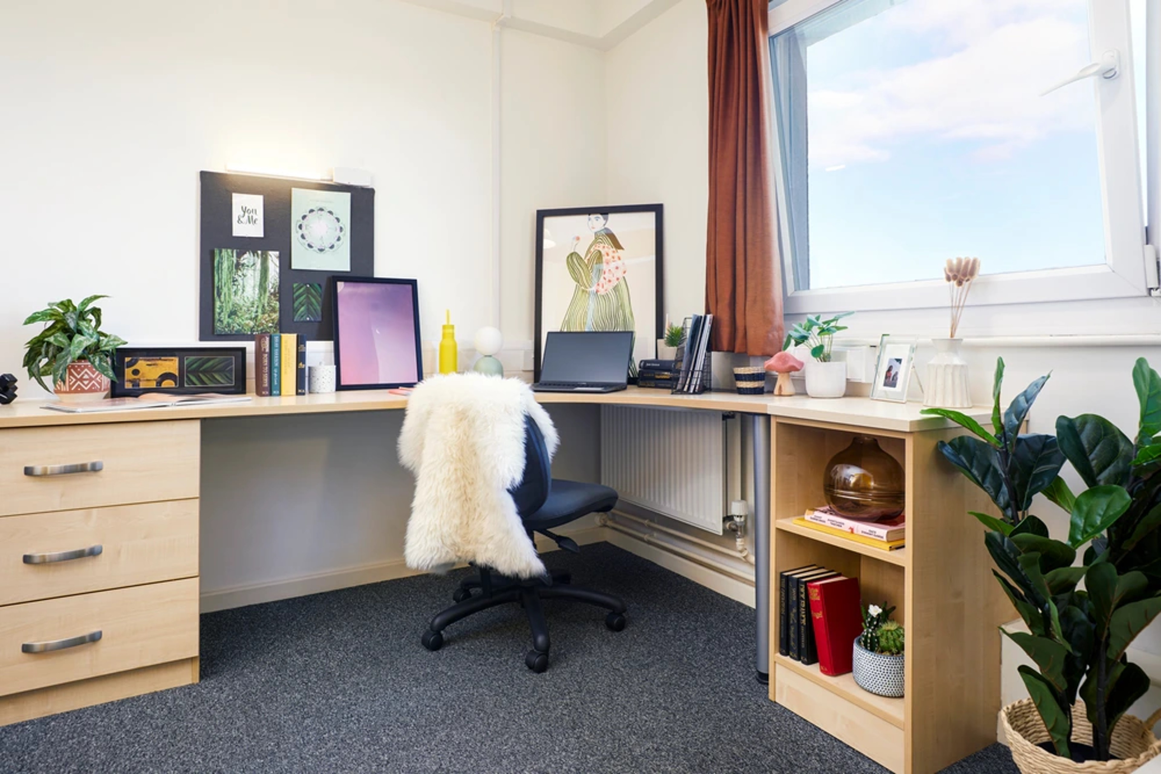 Study space in an Accessible En-suite