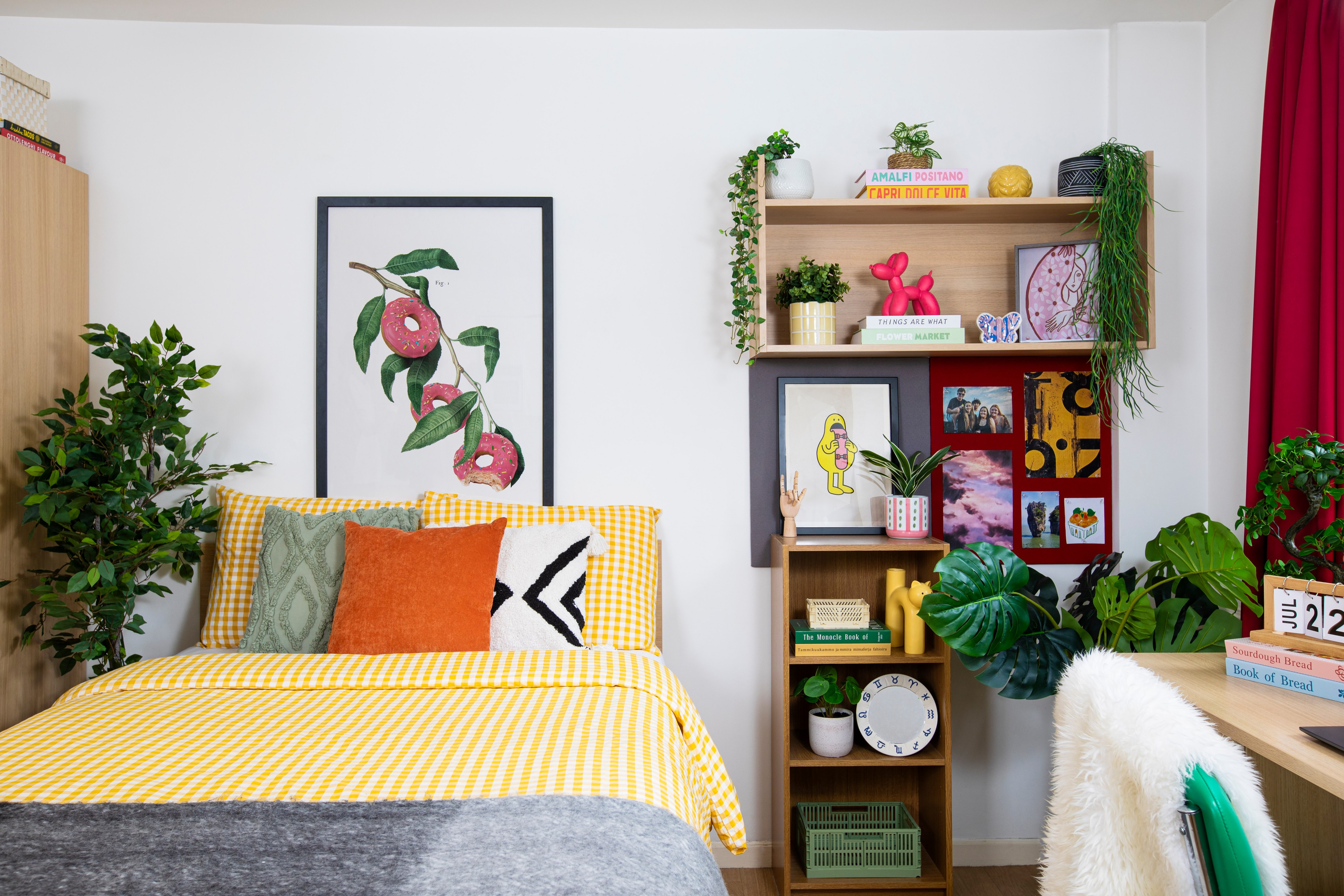 Bed and study in Premium 1 Studio room