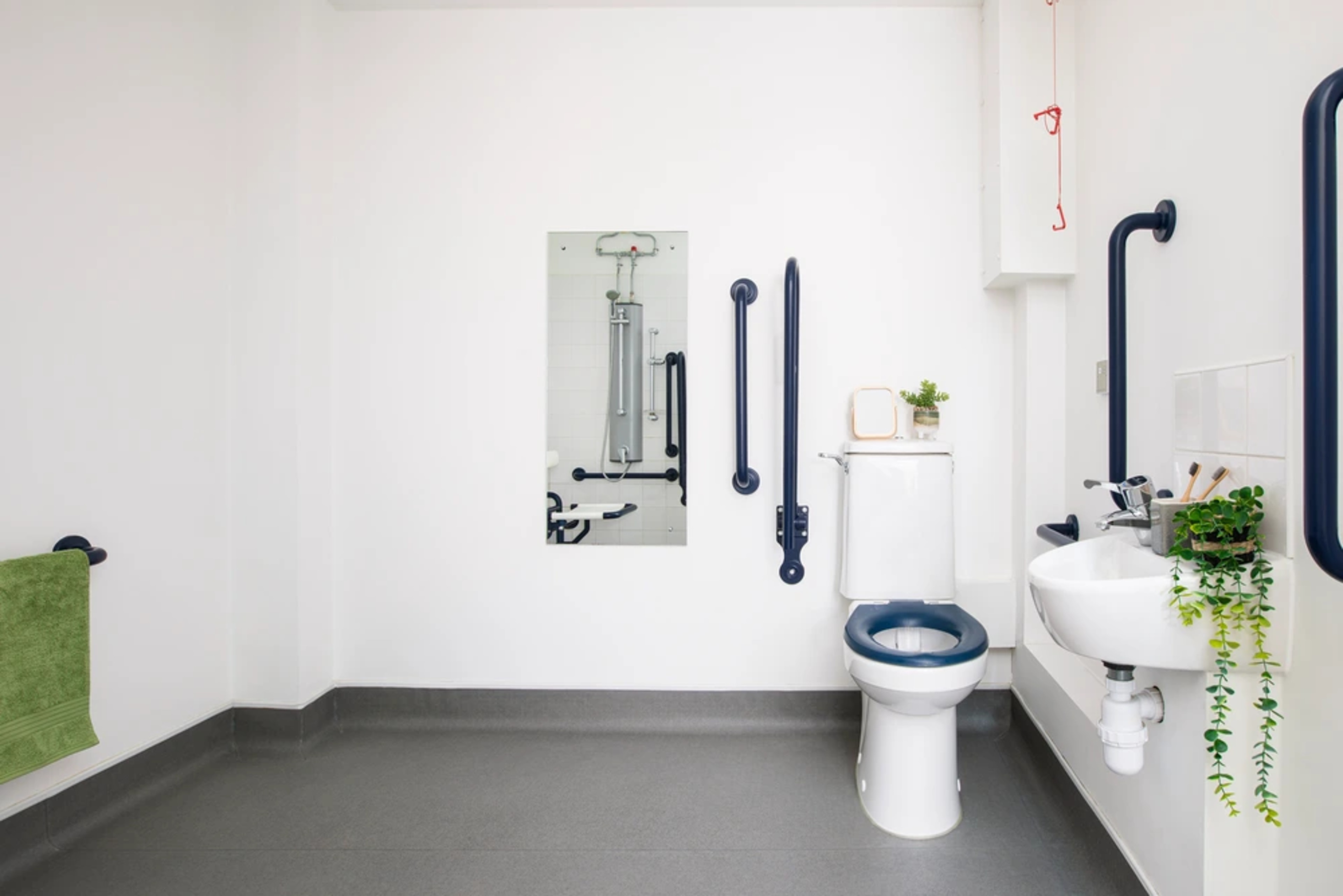 Accessible Premium En-suite bathroom