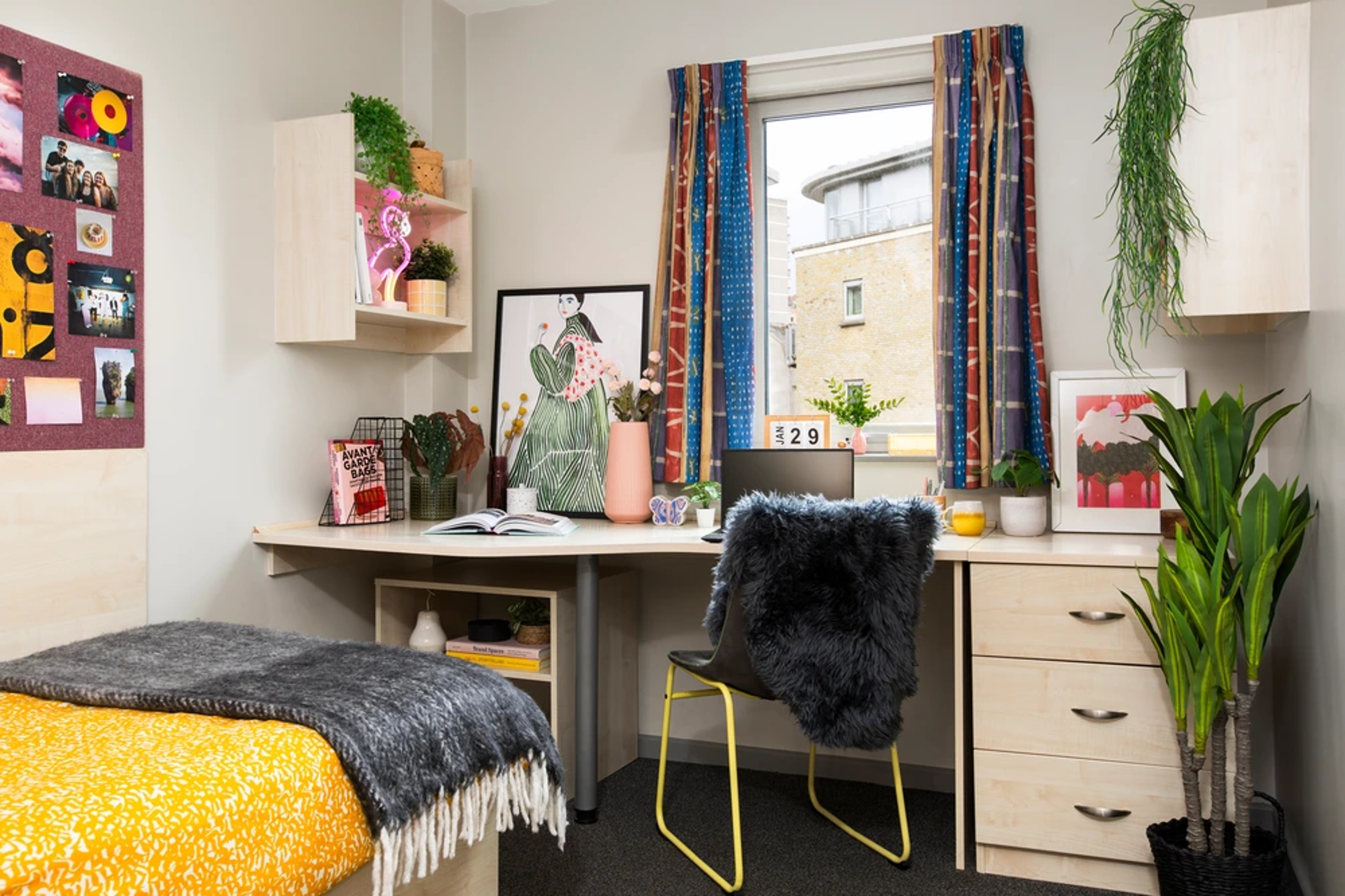 Study space in an En-suite room