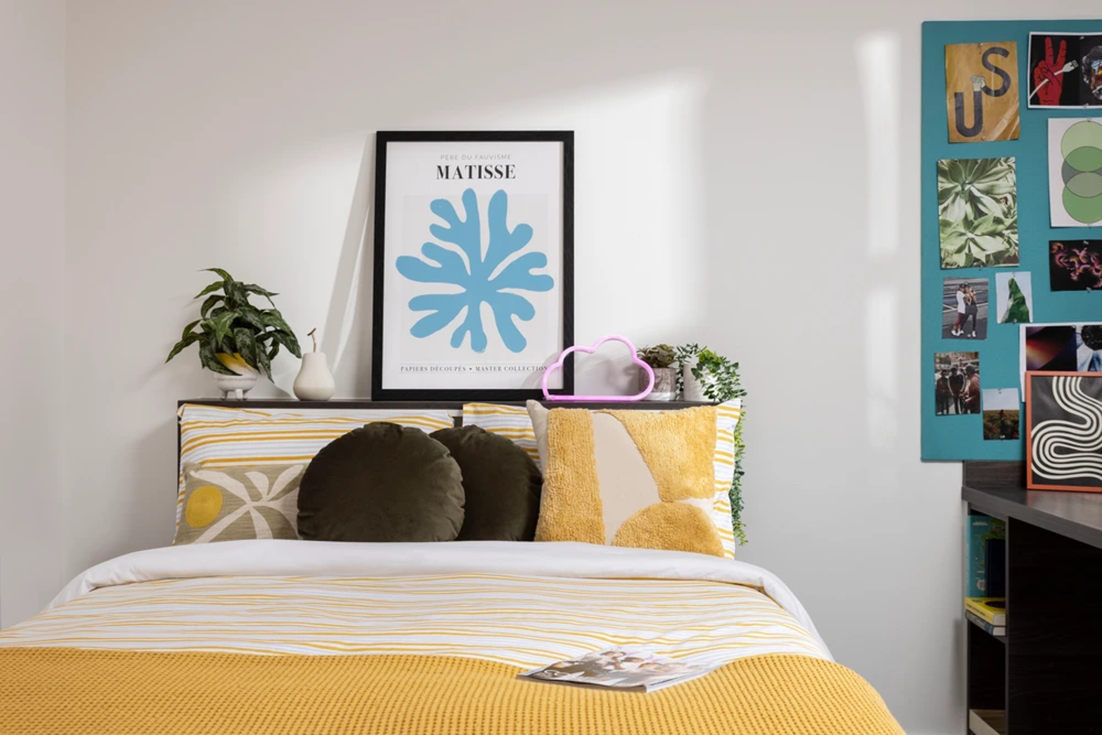 Bed in a Premium En-suite room