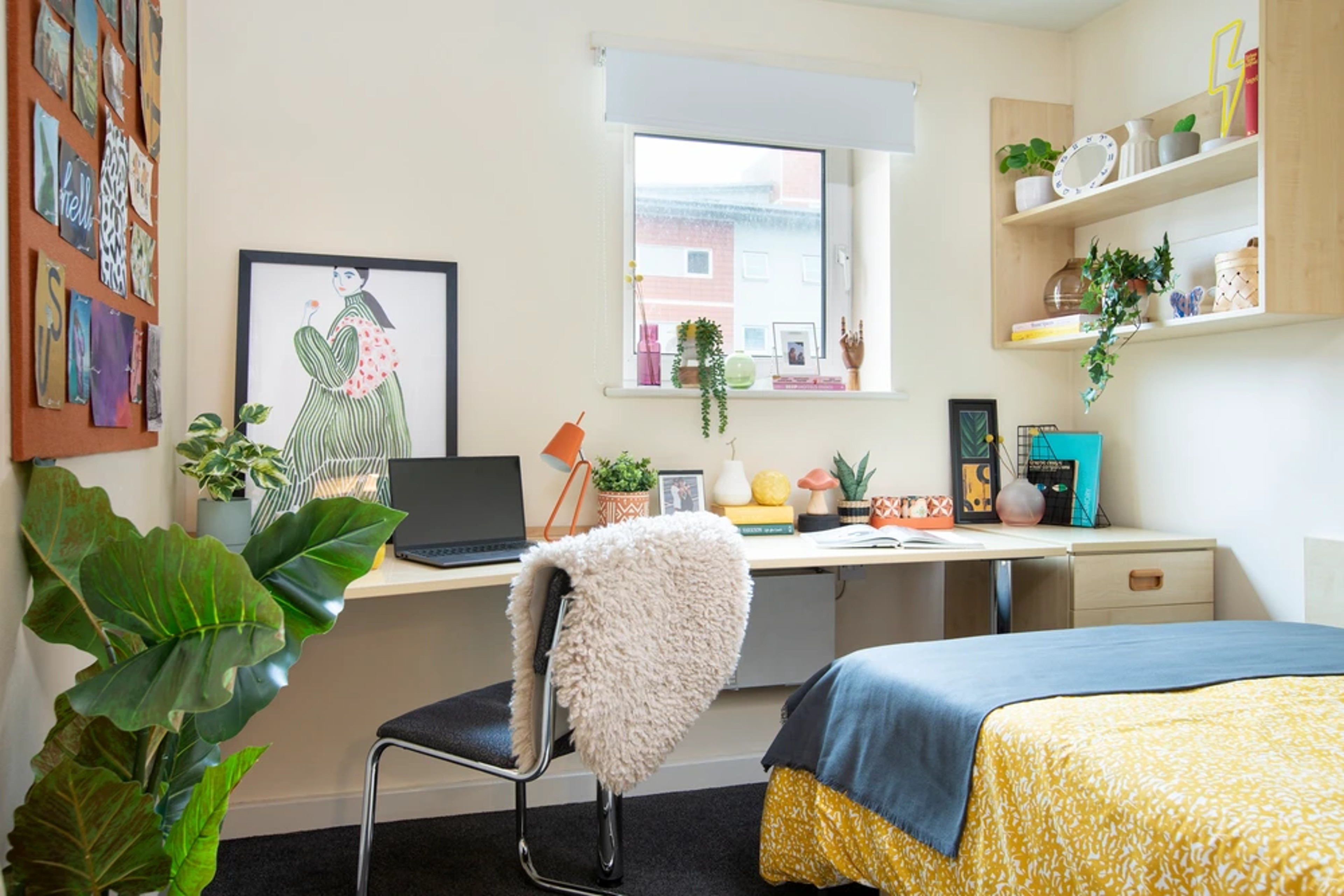 Study space in an En-suite room