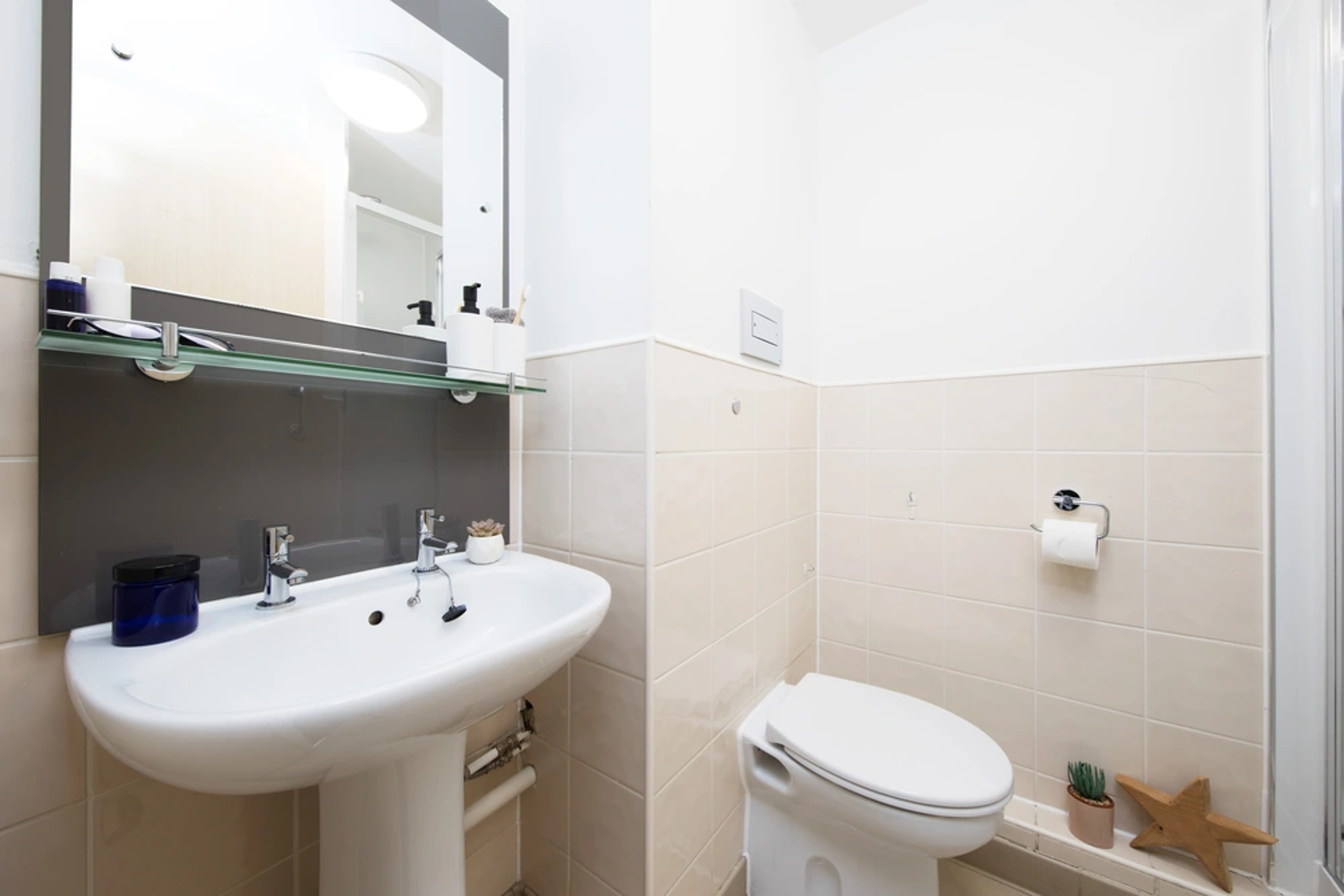 En-suite bathroom