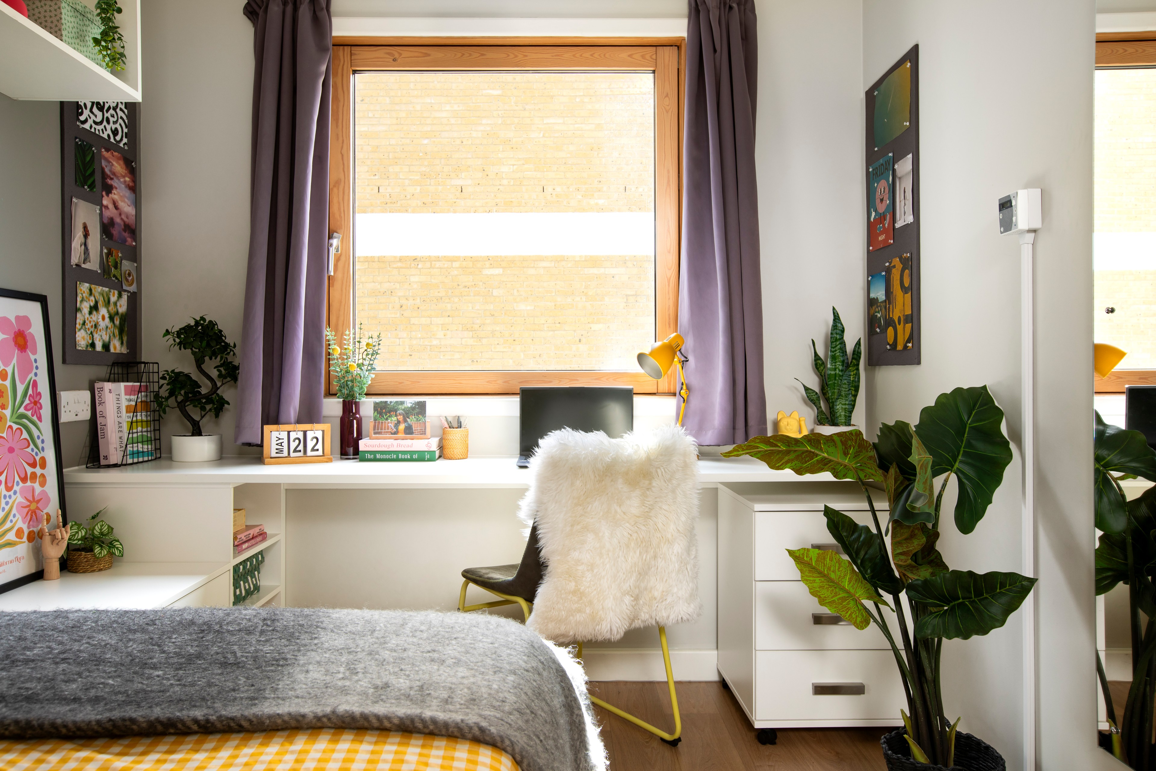 Study space in an en-suite room