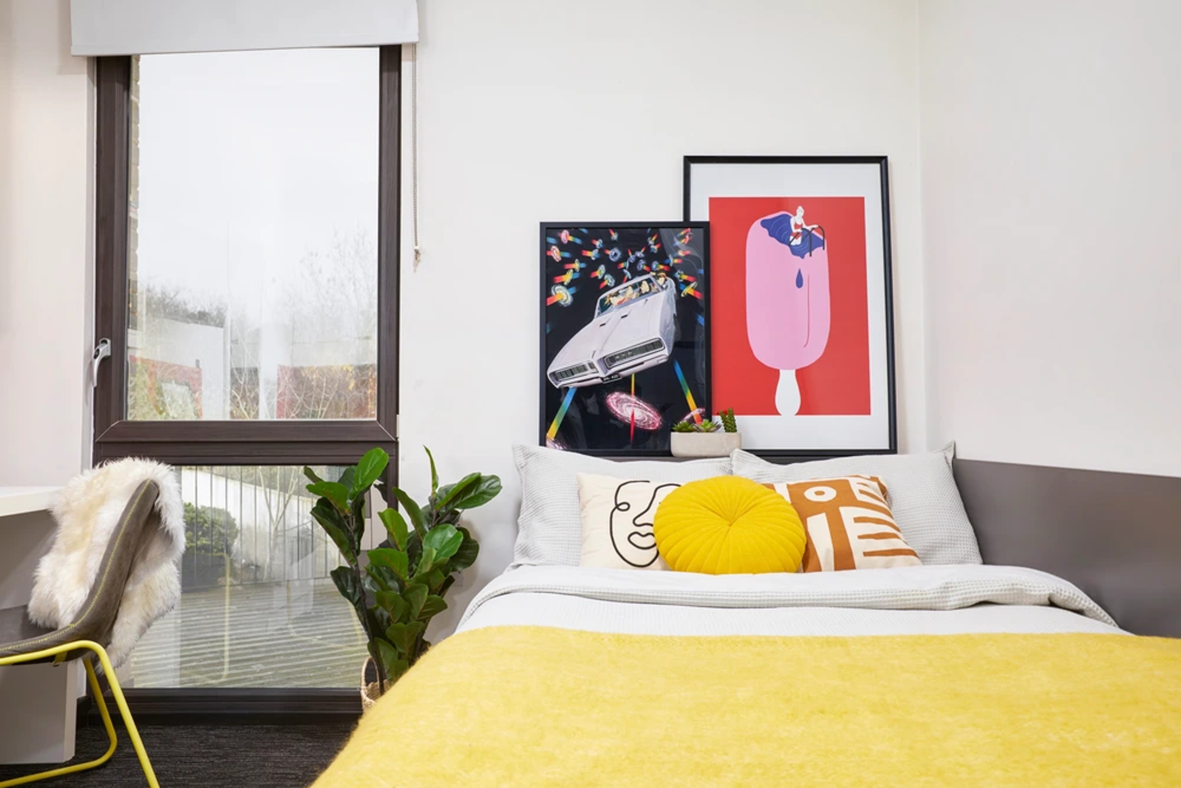 Bed in a Premium Range 1 Studio