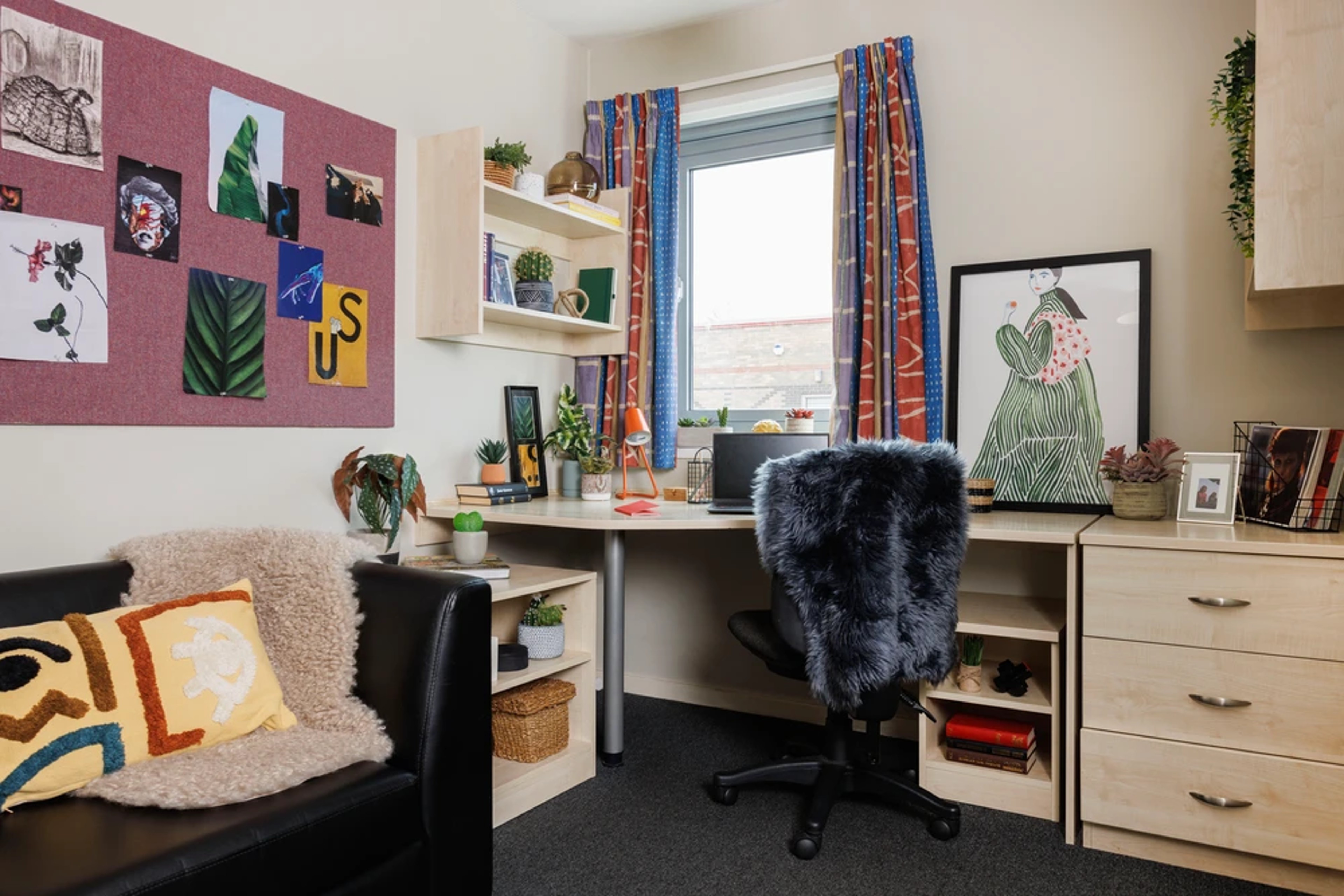 Study space in a Studio room