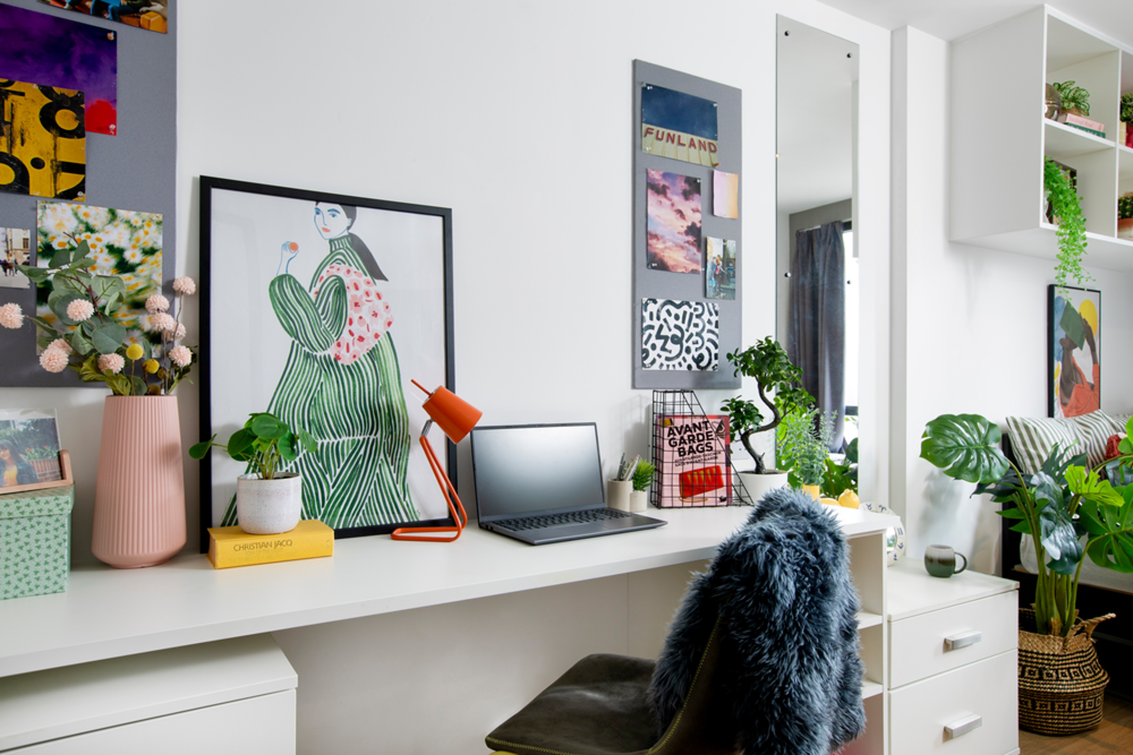 Study space in a Premium Studio room