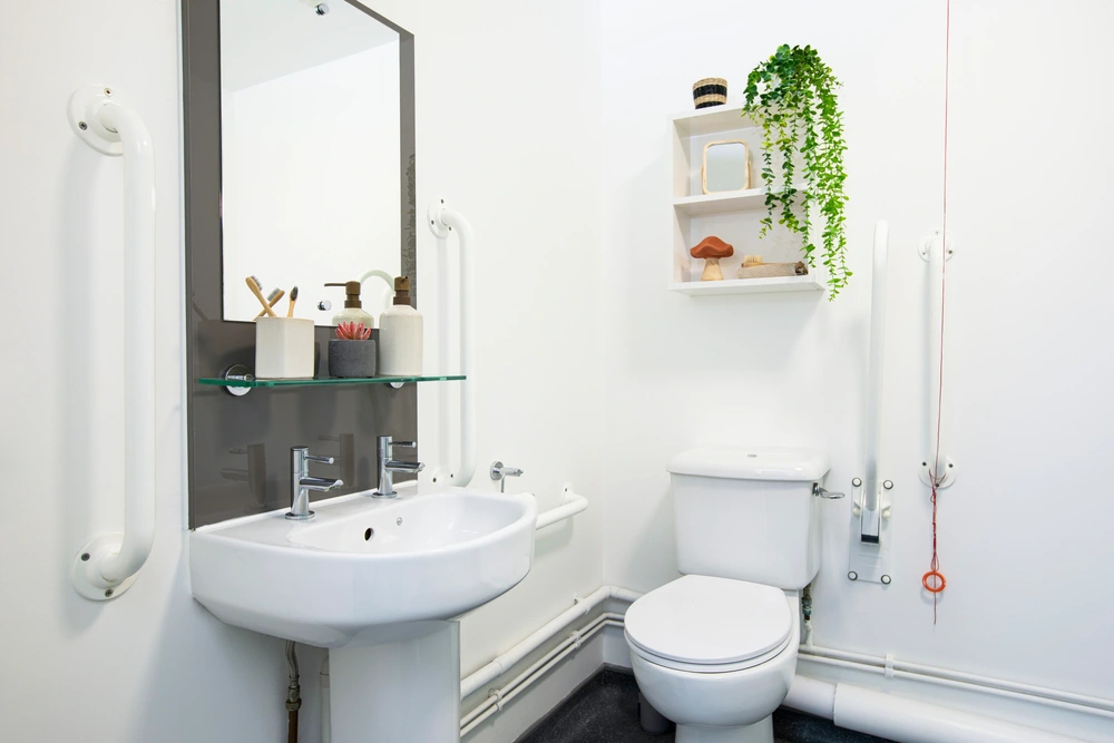Bathroom in an Accessible En-suite room