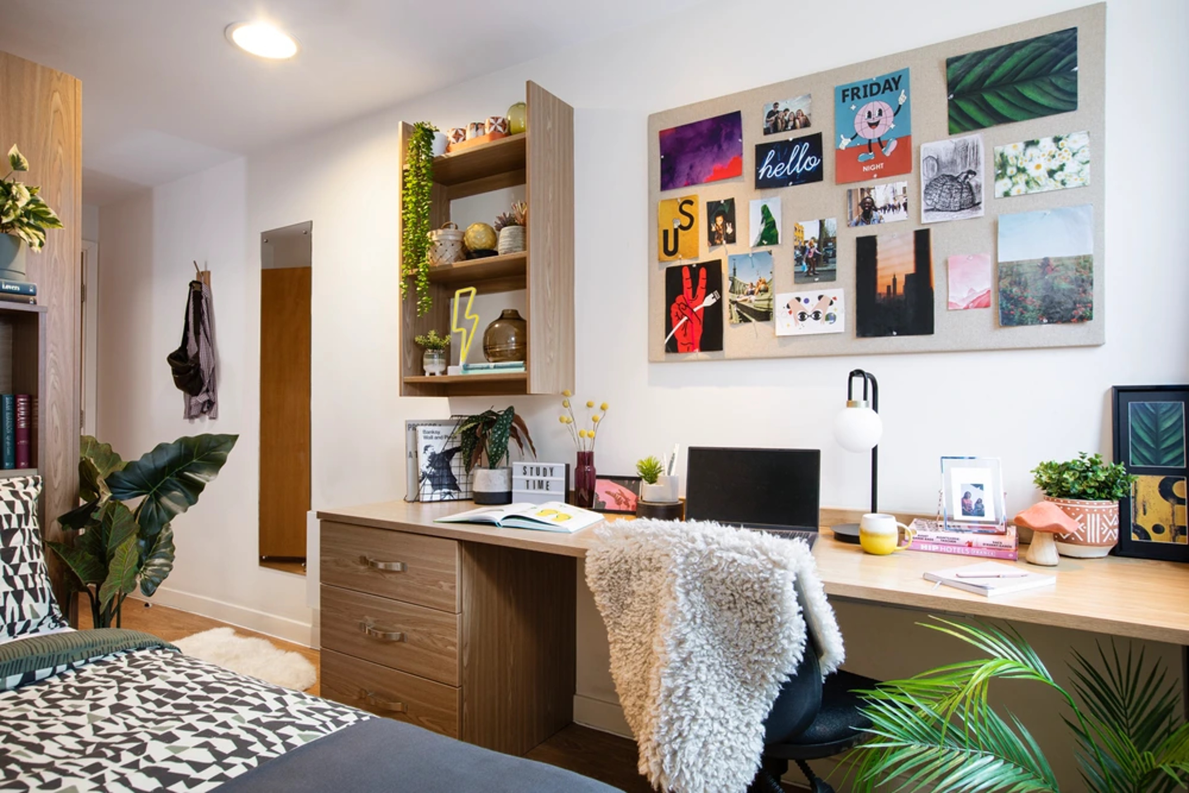 Study space in En-suite