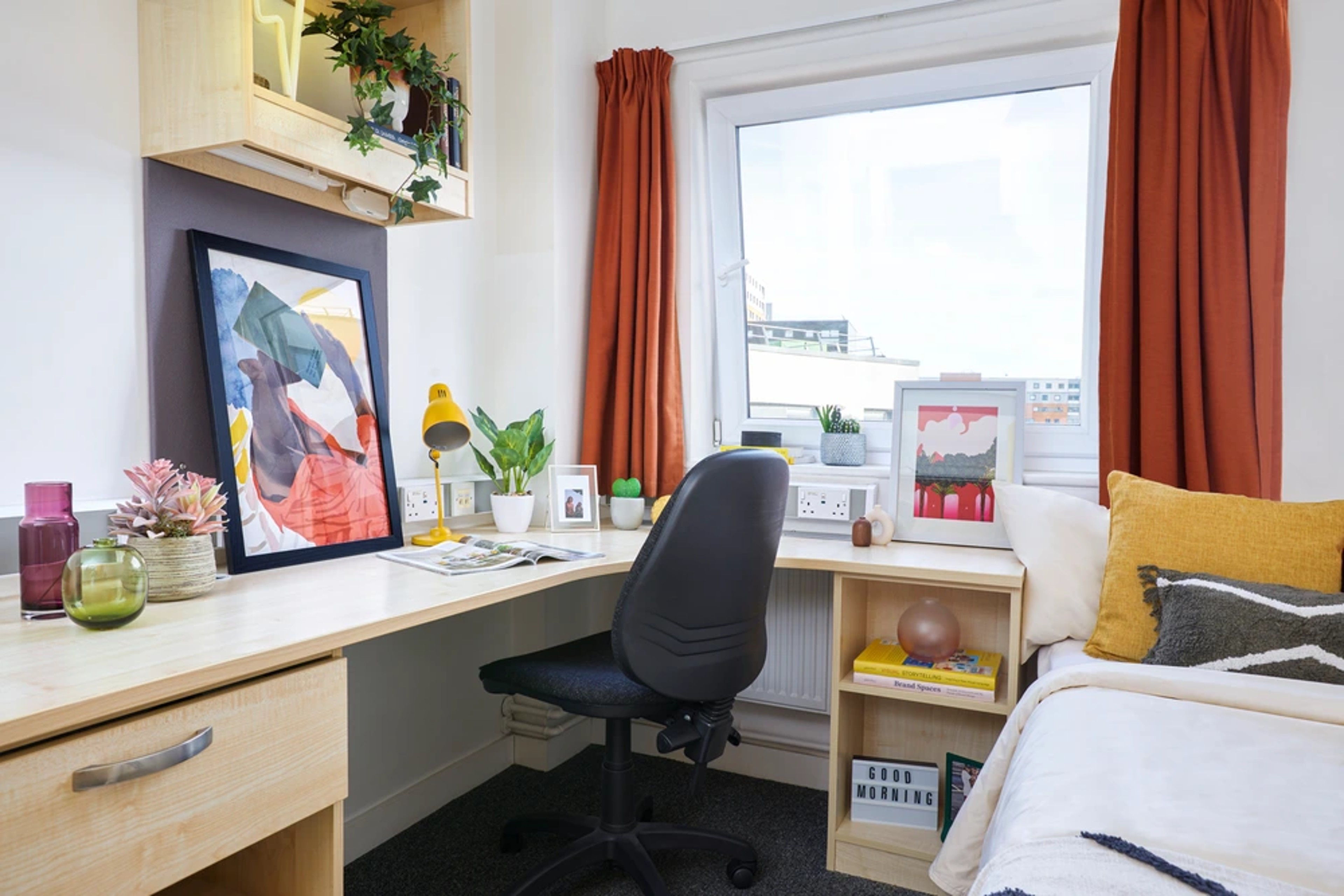 Study space in an Premium En-suite room