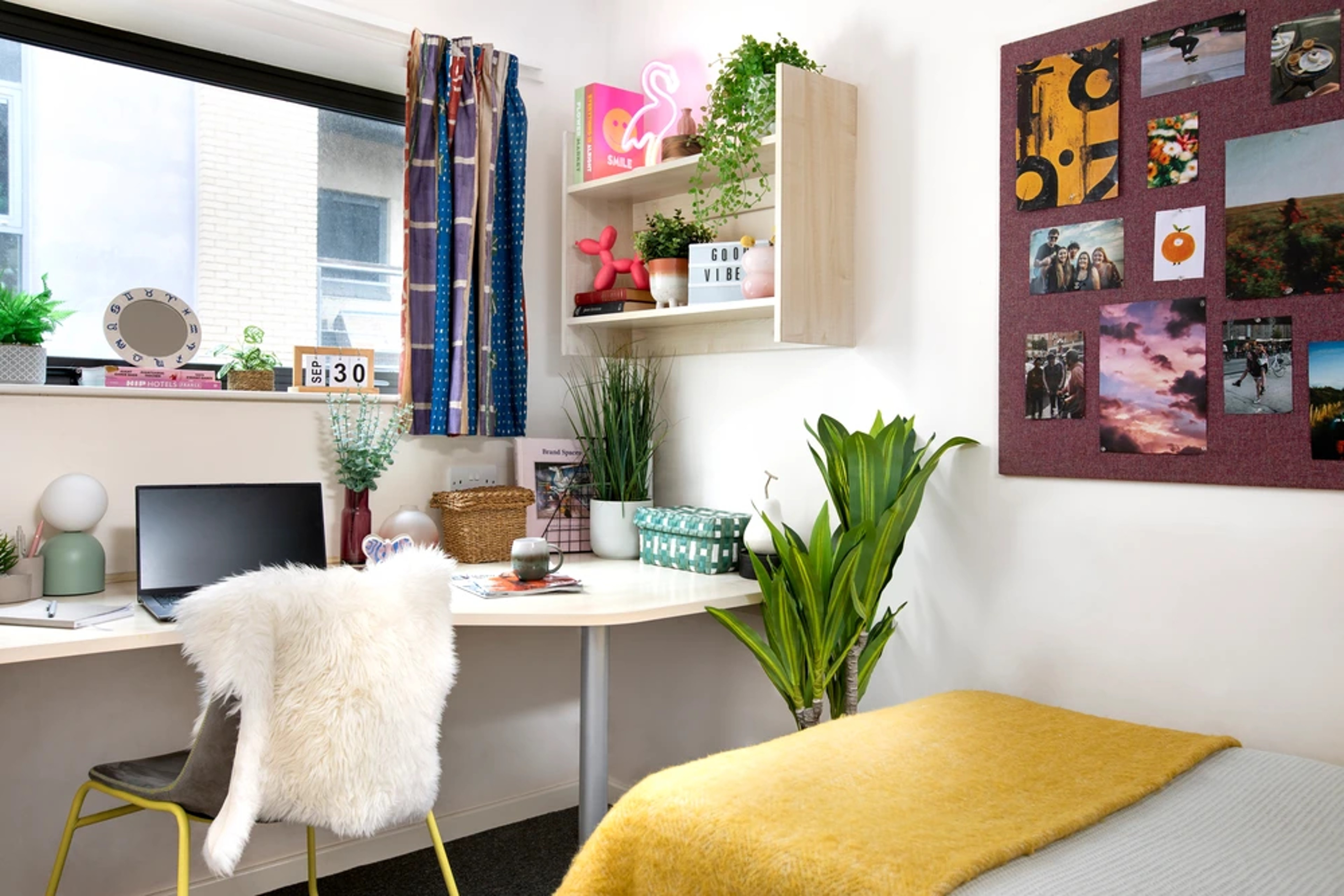 Study space in a Premium En-suite room