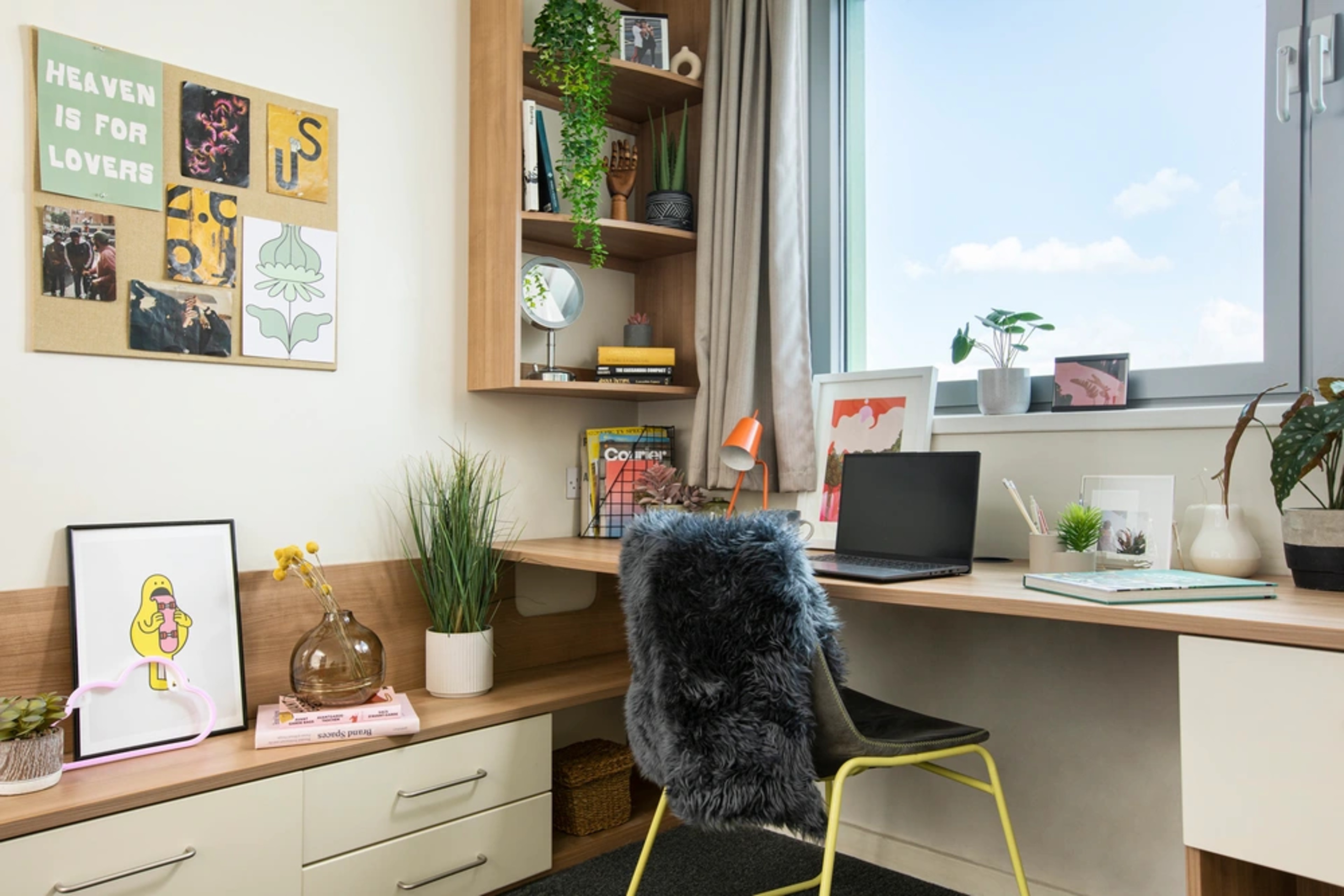 Study space in a Studio room