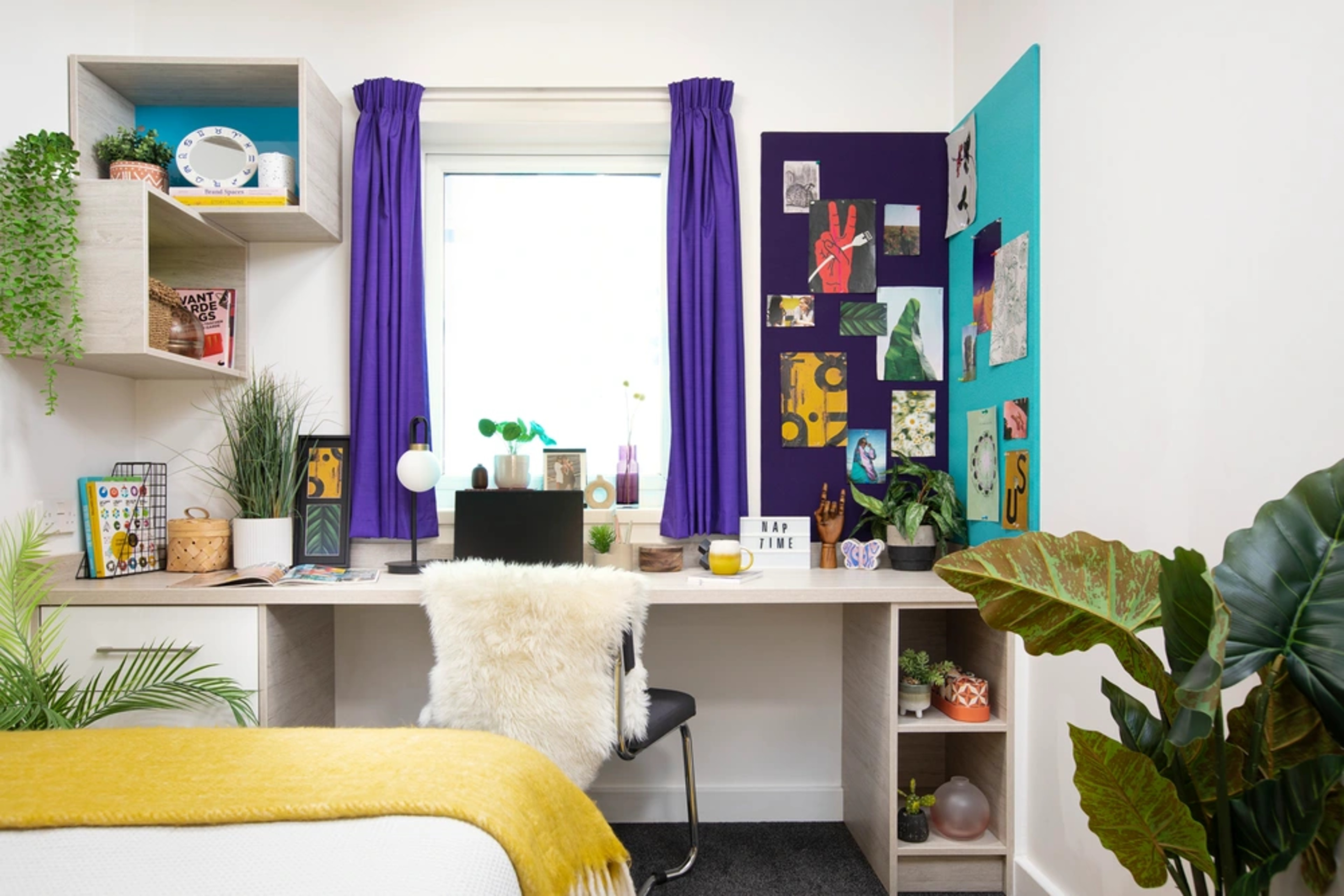 Study space in an En-suite room